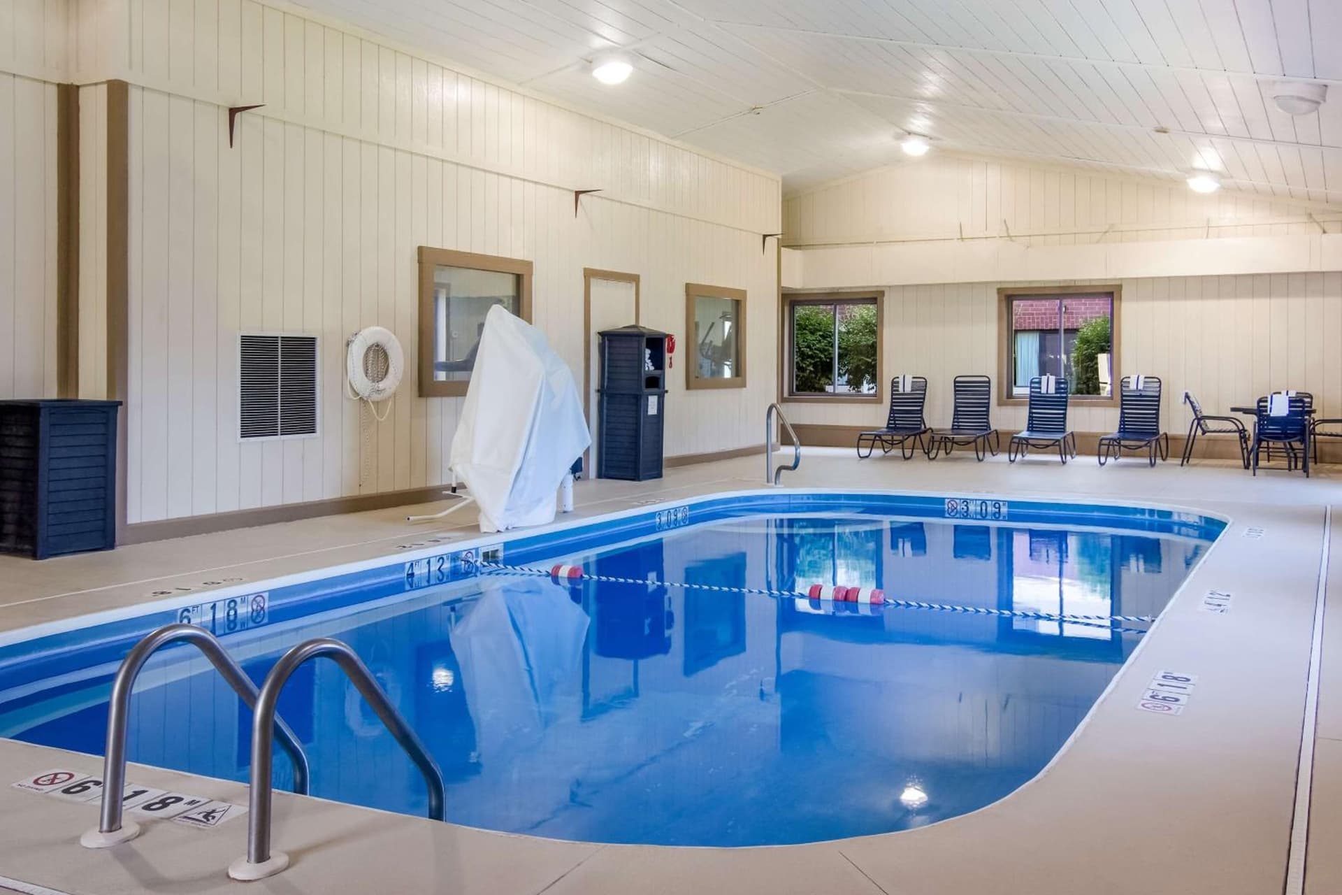 Best Western Dutch Valley Inn interior in New Philadelphia, OH — gallery photo 2