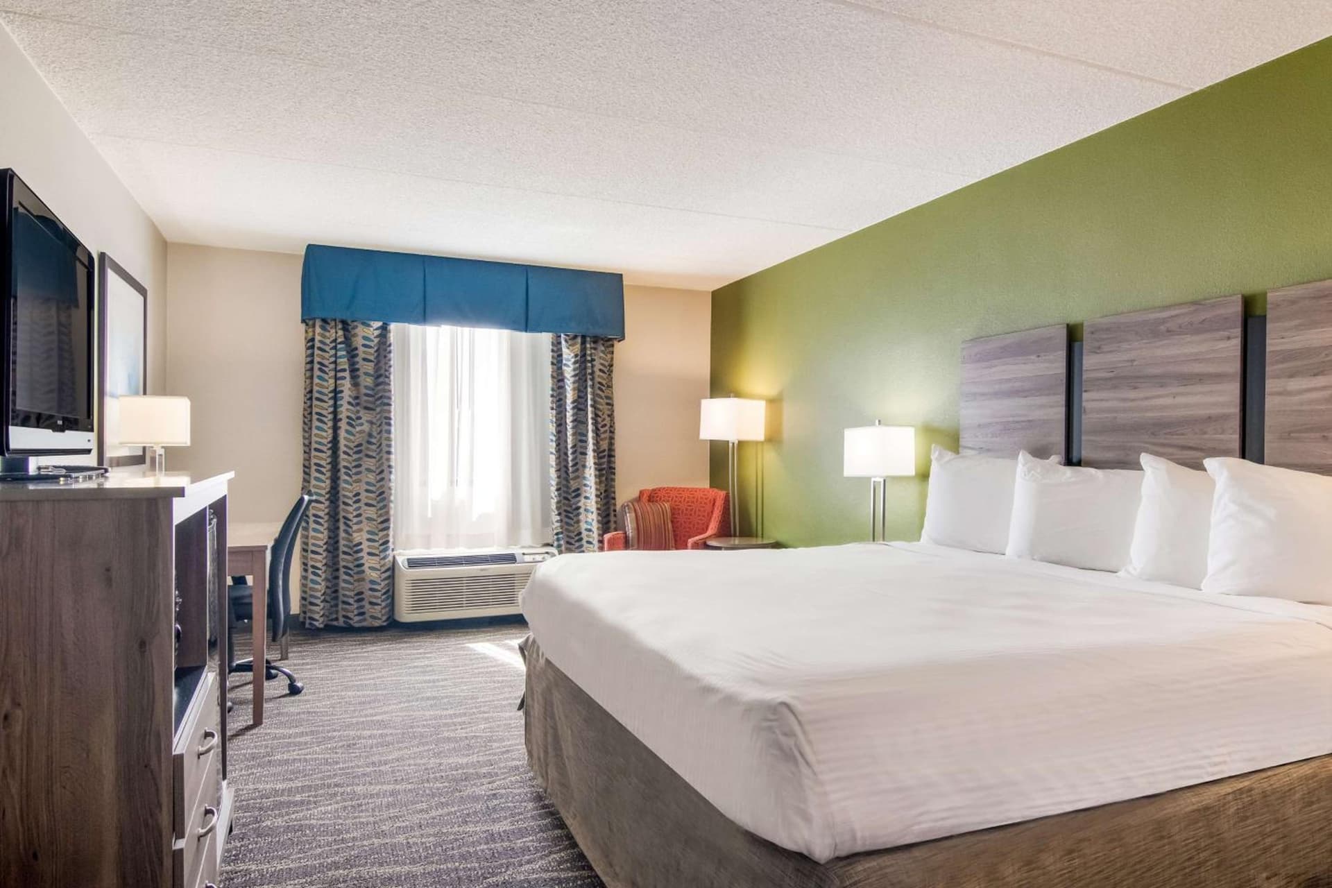 Best Western Dutch Valley Inn property views in New Philadelphia, OH — gallery photo 3