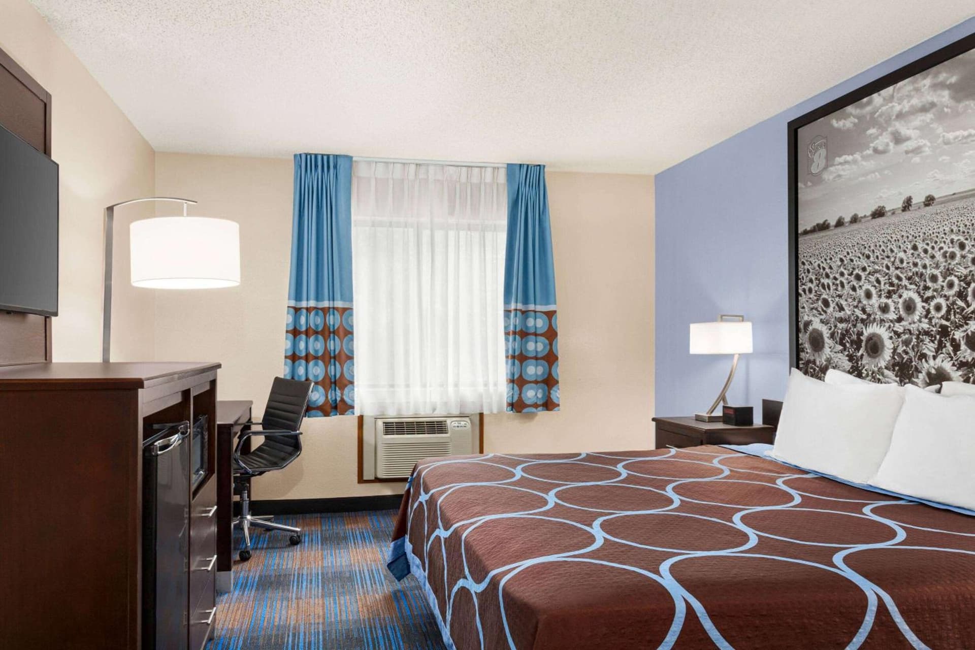 Super 8 by Wyndham Lenexa Overland Park Area/Mall Area property views in Lenexa, KS — gallery photo 3