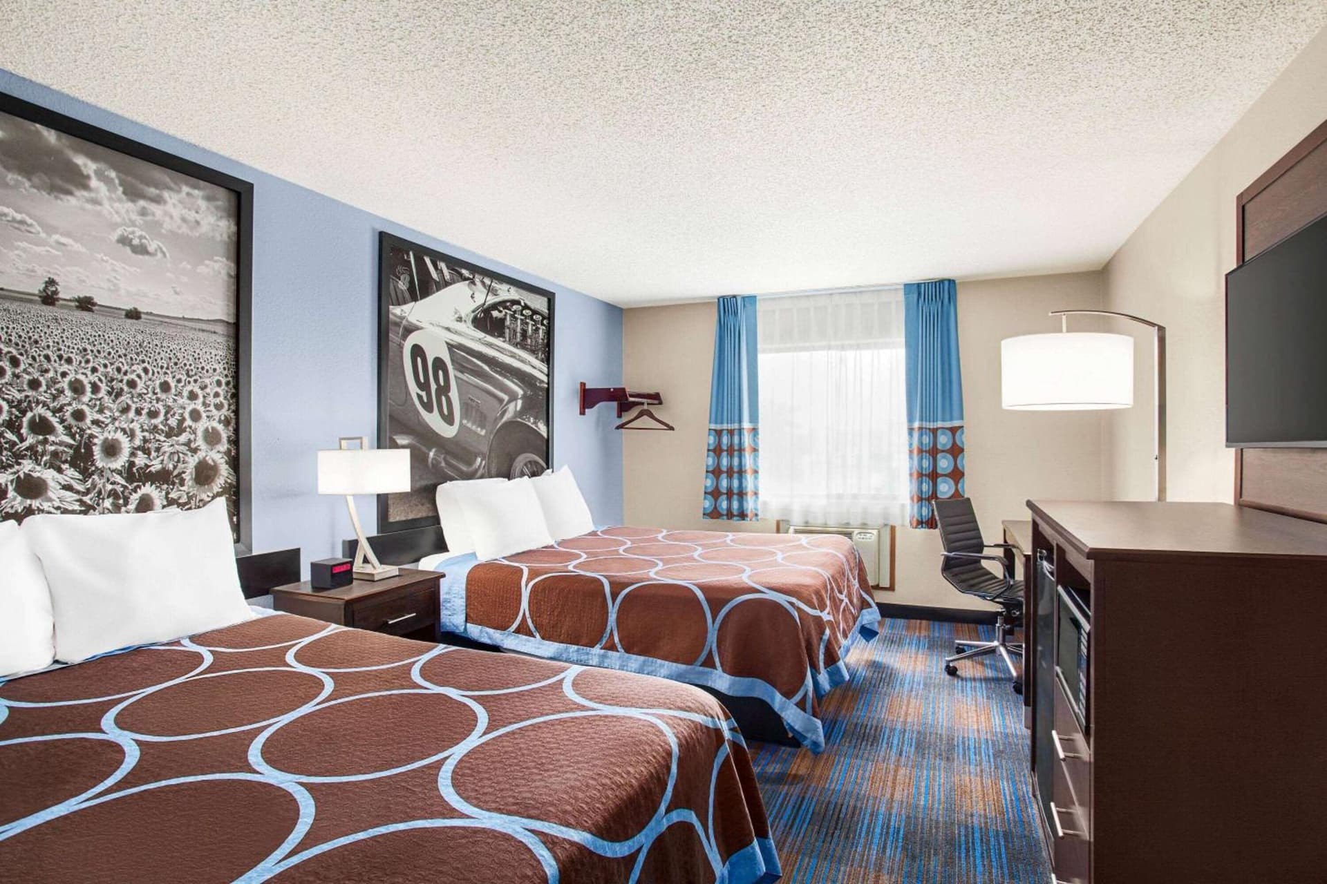 Super 8 by Wyndham Lenexa Overland Park Area/Mall Area interior in Lenexa, KS — gallery photo 2