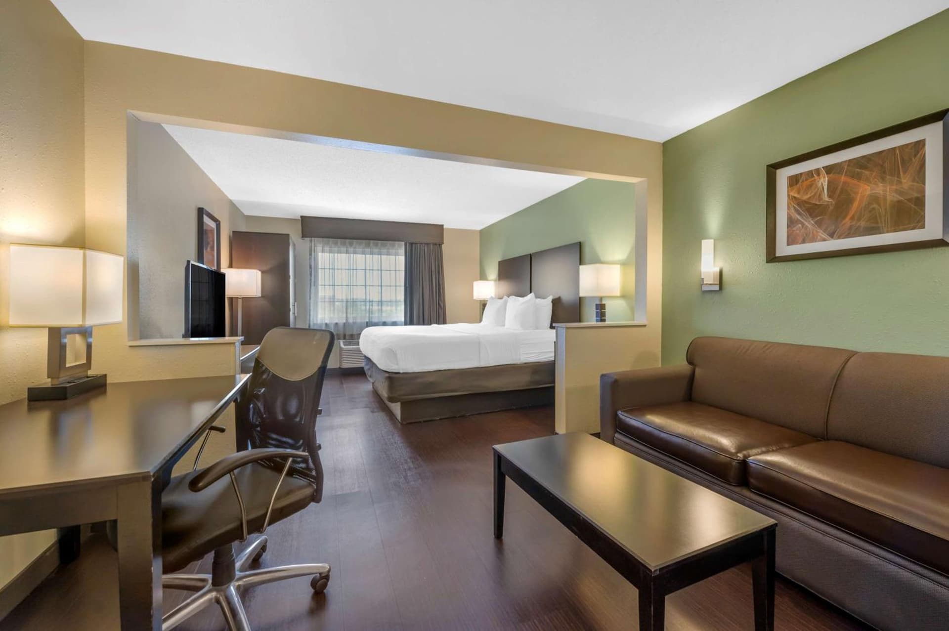 Best Western Hilliard Inn & Suites interior in Hilliard, OH — gallery photo 2