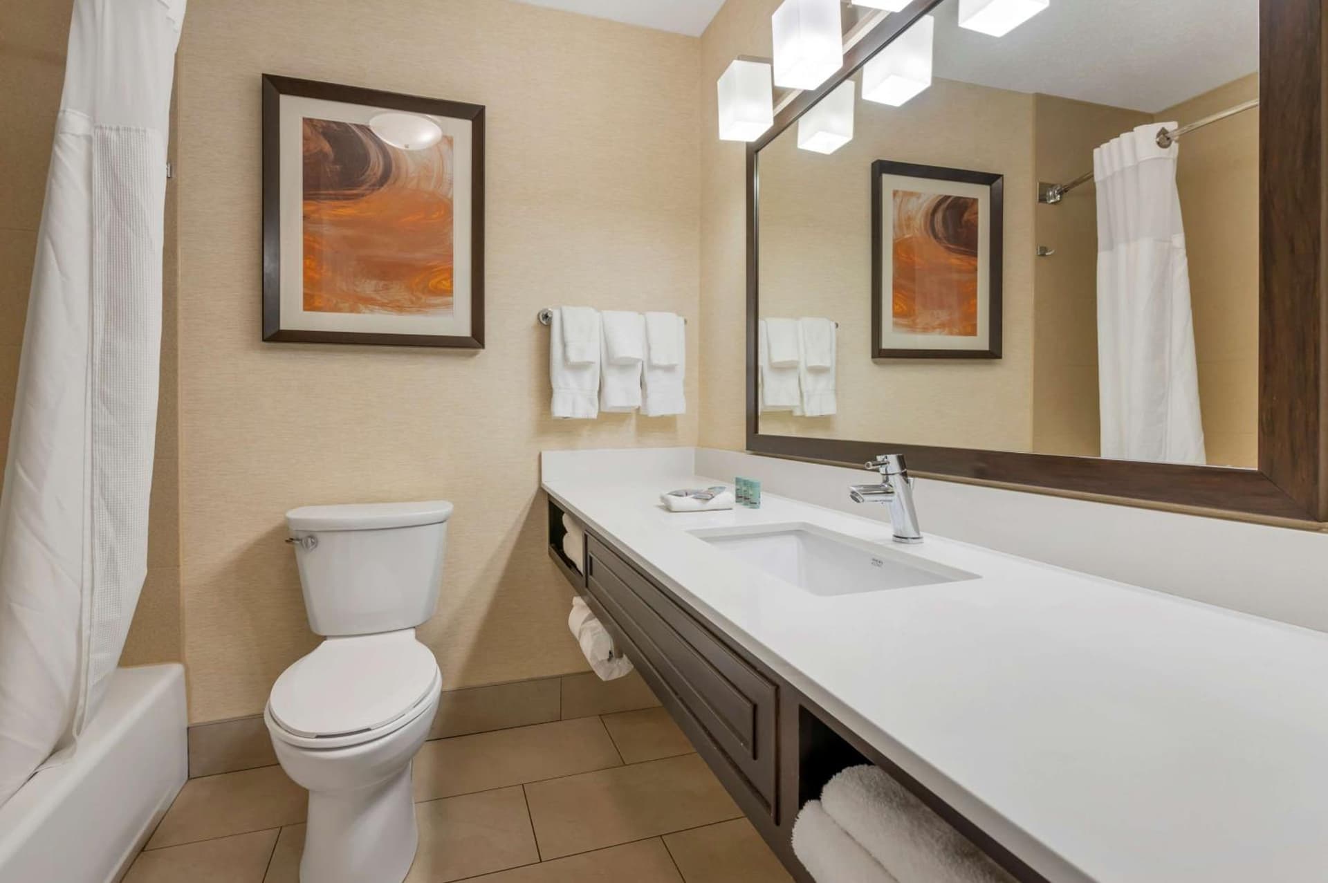 Best Western Hilliard Inn & Suites gallery photo in Hilliard, OH — image 19