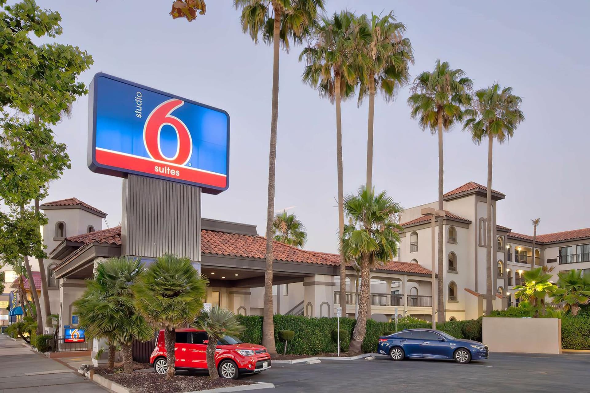 Studio 6 Suites Lawndale, CA South Bay featured exterior or lobby in Lawndale, CA — similar hotel