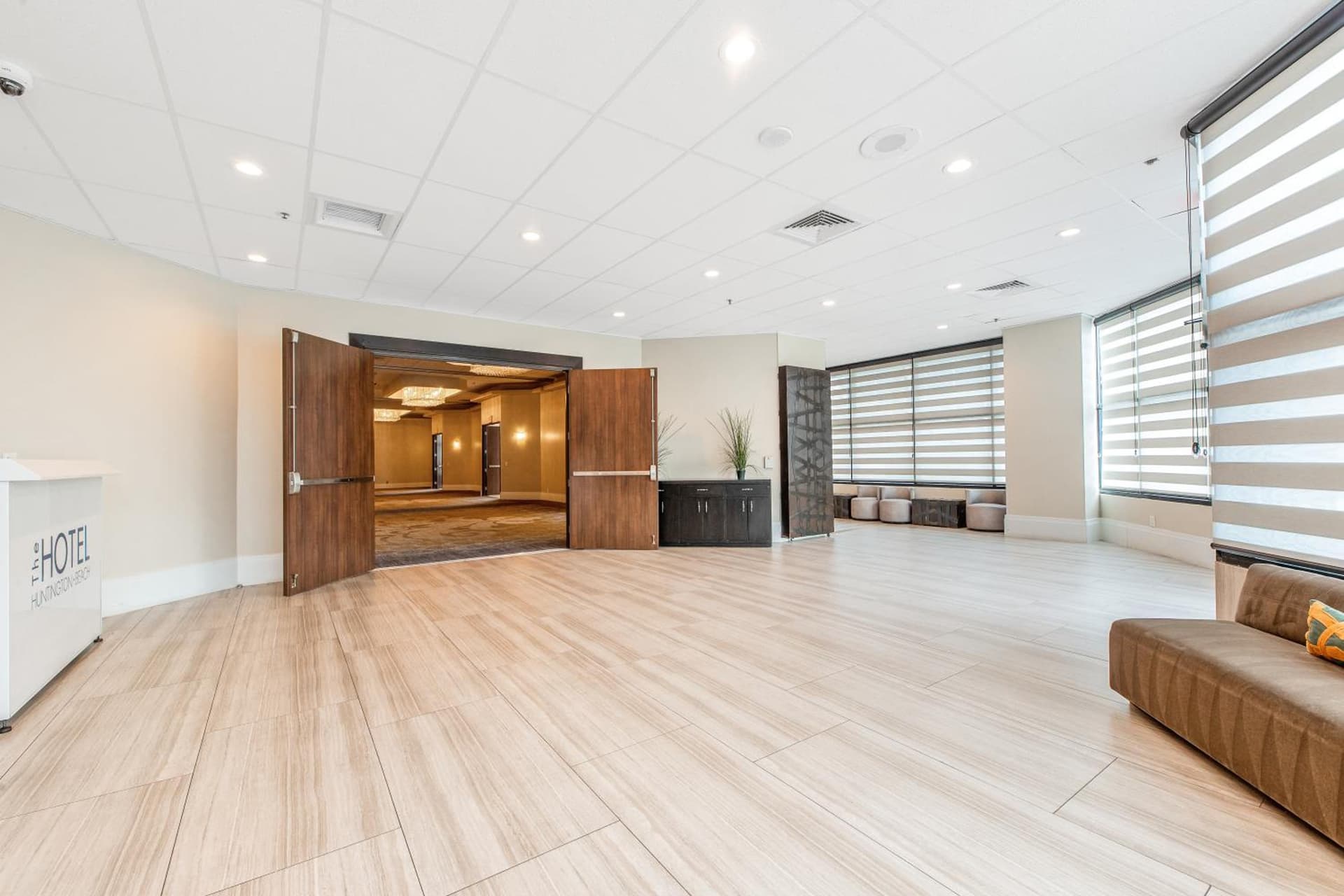 Hotel Huntington Beach interior in Huntington Beach, CA — gallery photo 2
