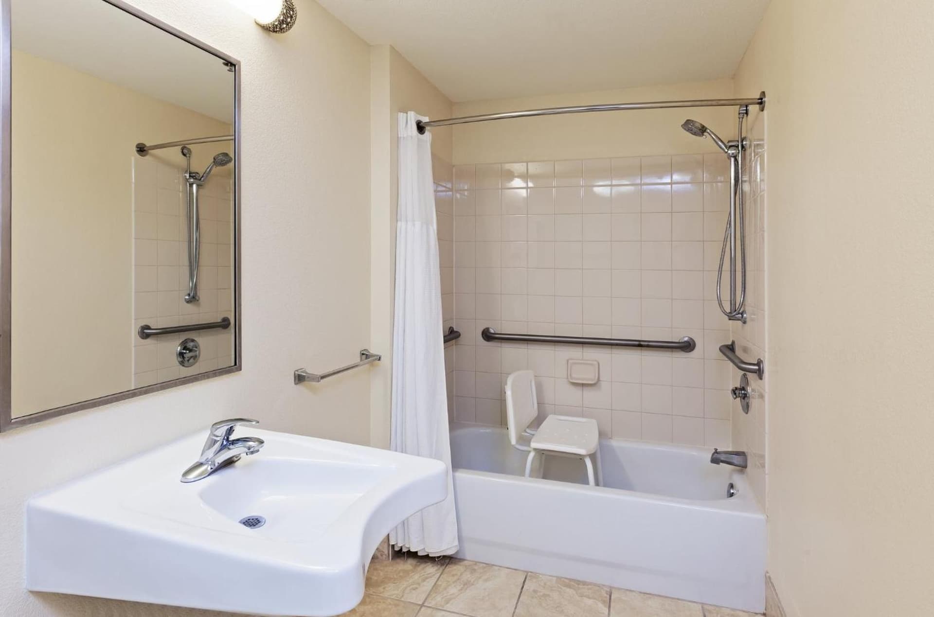 Staybridge Suites San Antonio Downtown Convention Center by IHG gallery photo in San Antonio, TX — image 4