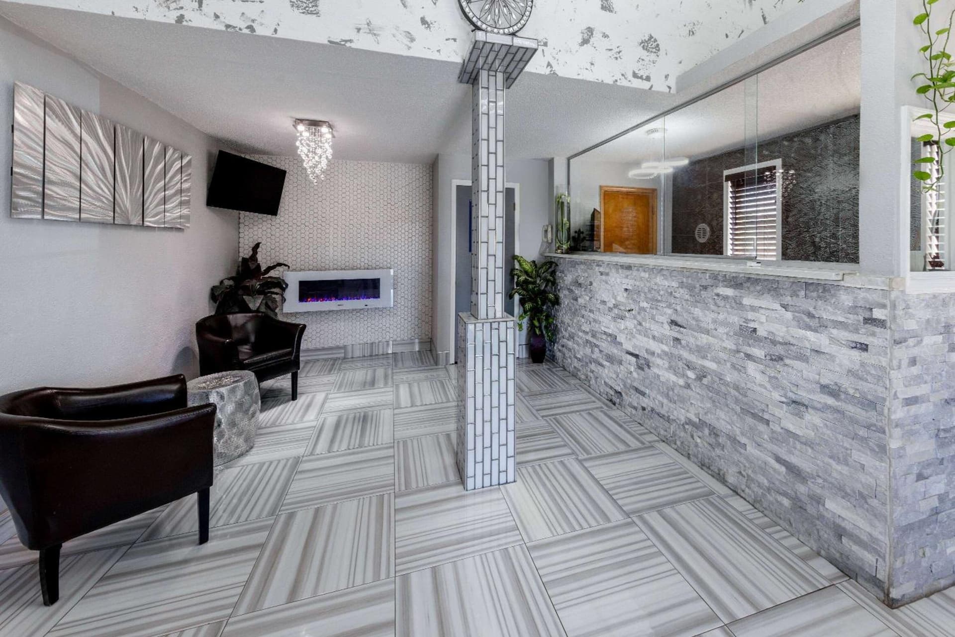 Super 8 by Wyndham Kansas City at Barry Road/Airport property views in Kansas City, KS — gallery photo 3