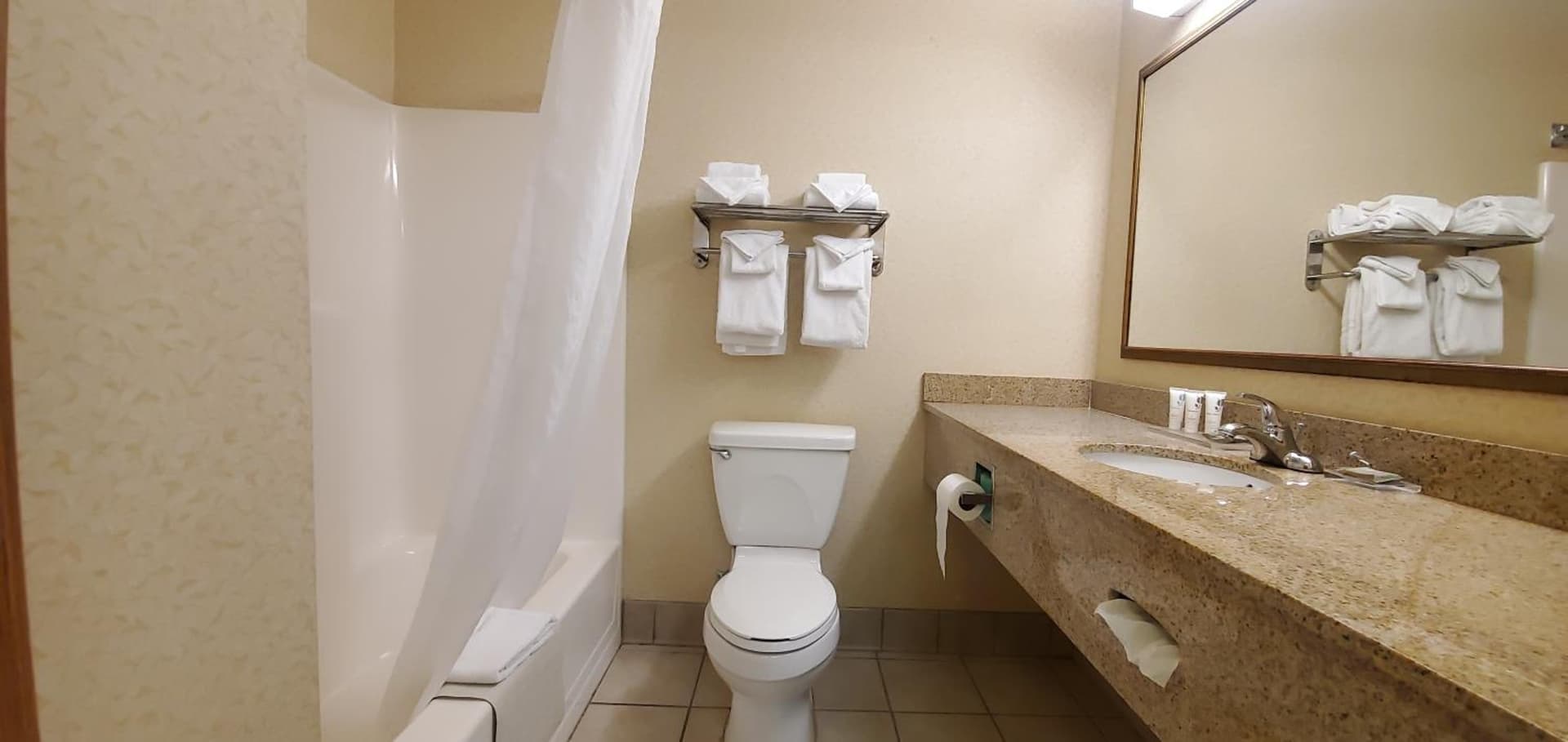 Wingate by Wyndham Youngstown/Austintown gallery photo in Austintown, OH — image 6