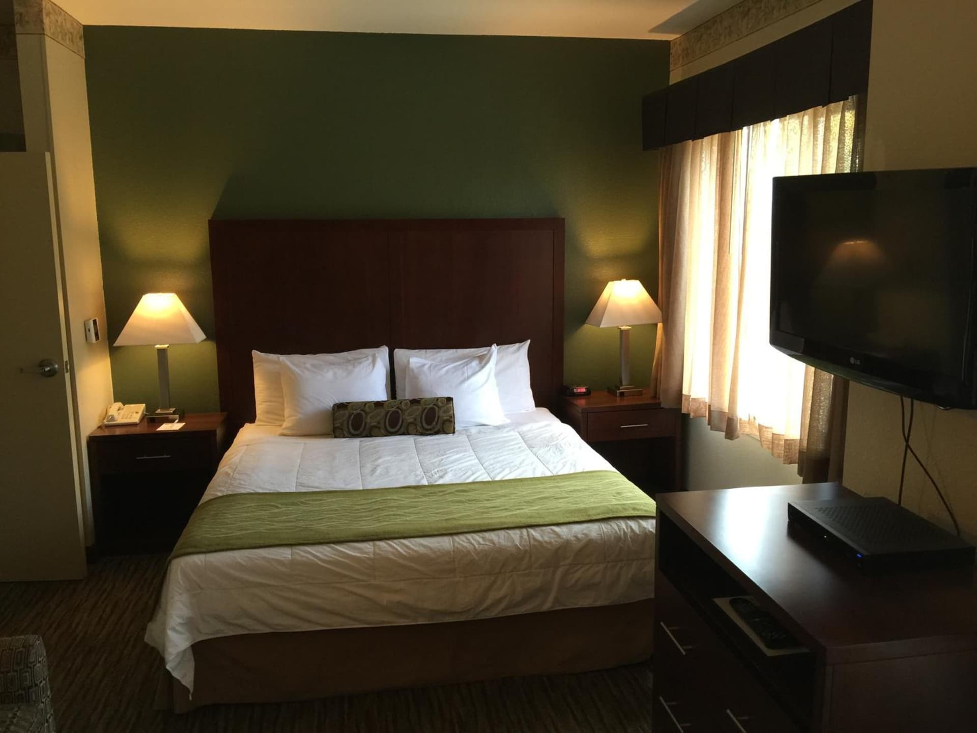 Hawthorn Suites by Wyndham Rancho Cordova/Folsom gallery photo in Rancho Cordova, CA — image 4
