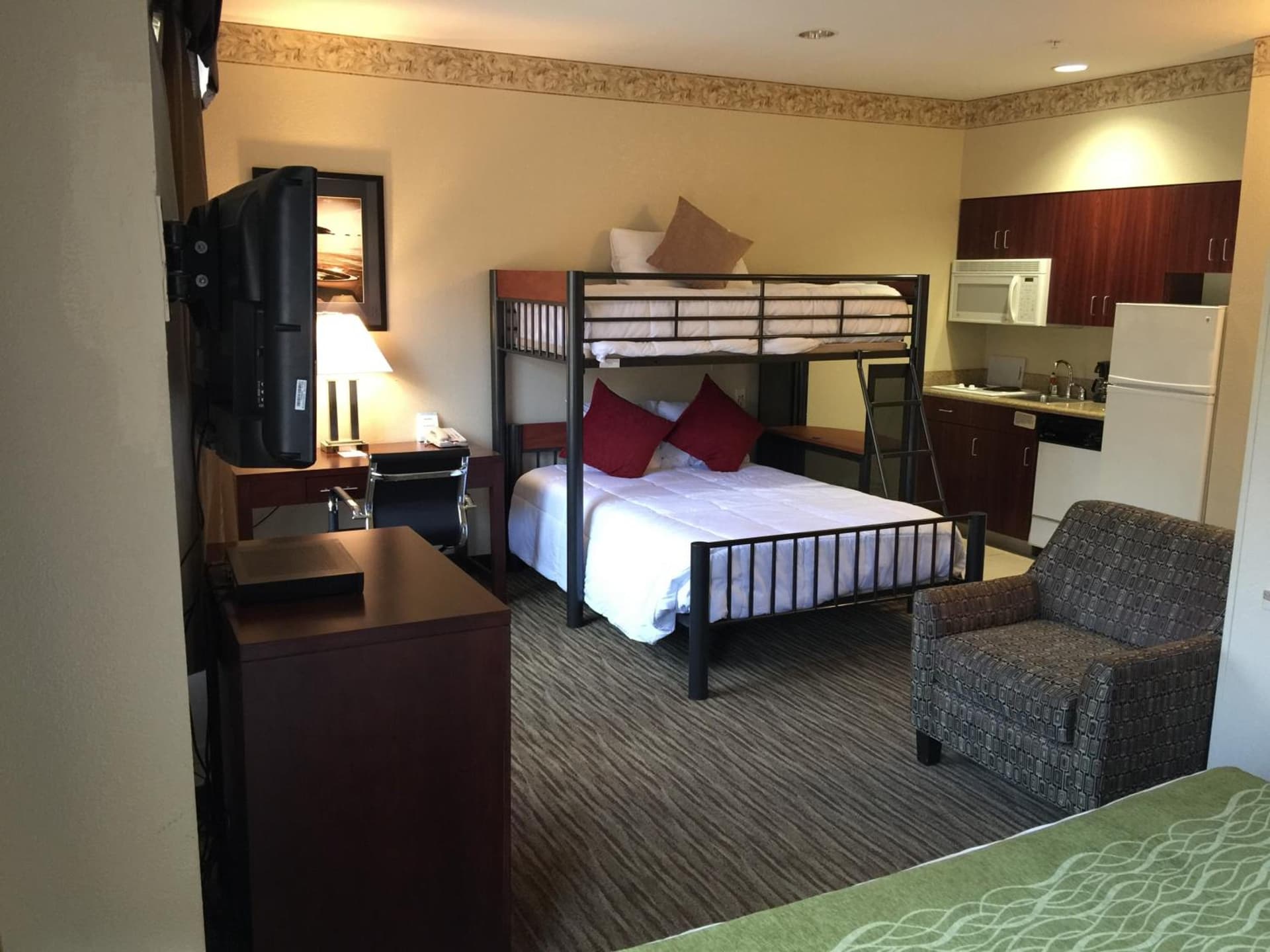 Hawthorn Suites by Wyndham Rancho Cordova/Folsom gallery photo in Rancho Cordova, CA — image 85