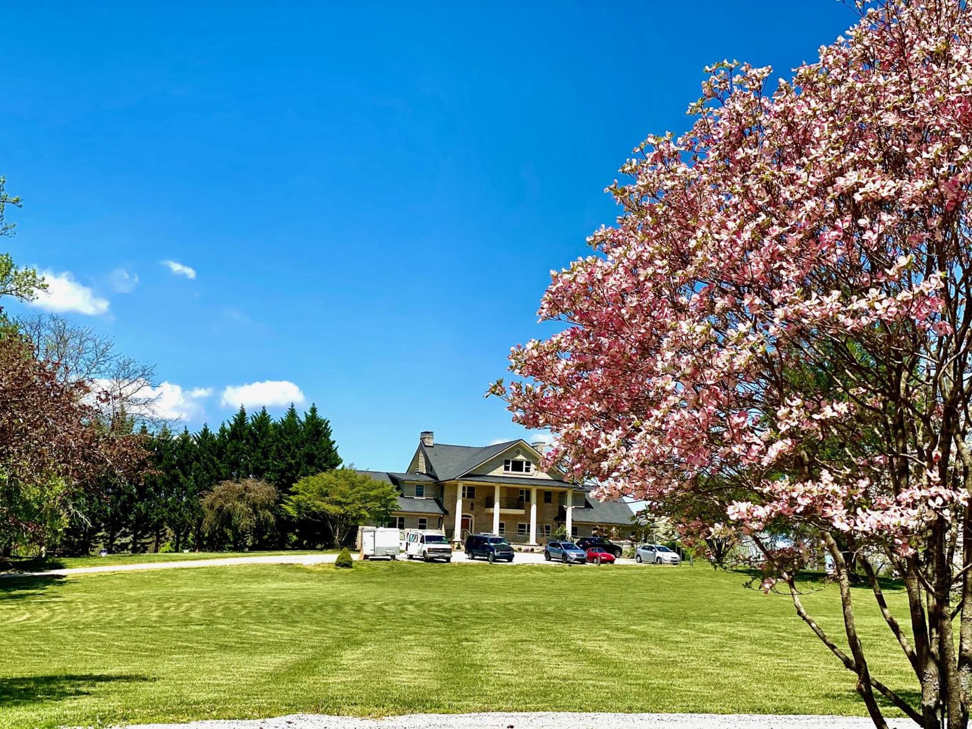 SKYLARANNA Resort & SPA — hotel in Hendersonville, North Carolina