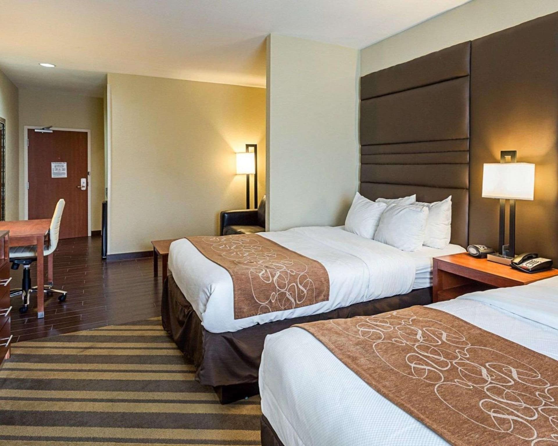 Comfort Suites near Tanger Outlet Mall property views in Gonzales, LA — gallery photo 3