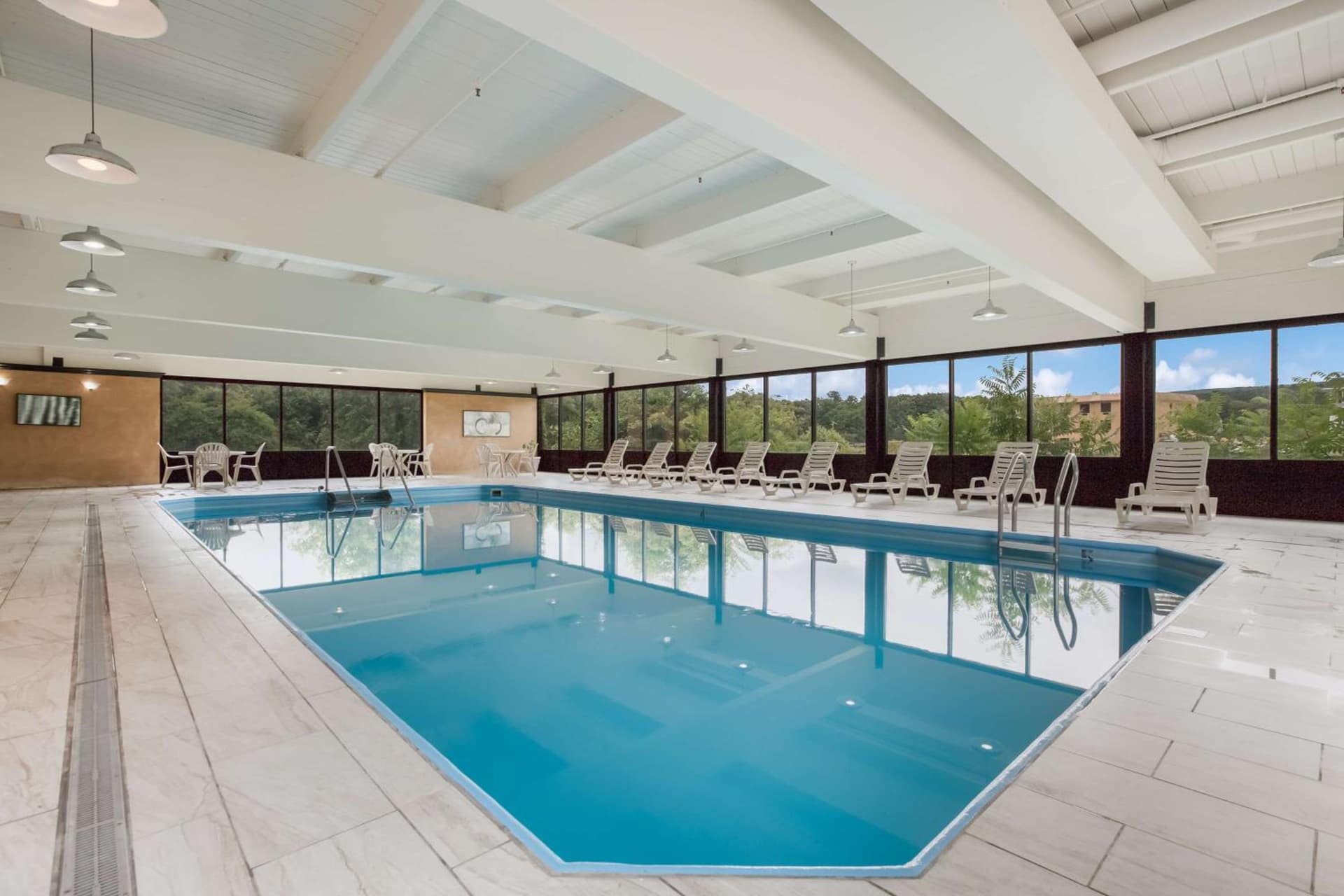 Best Western Hunt's Landing Hotel Matamoras Milford interior in Matamoras, PA — gallery photo 2