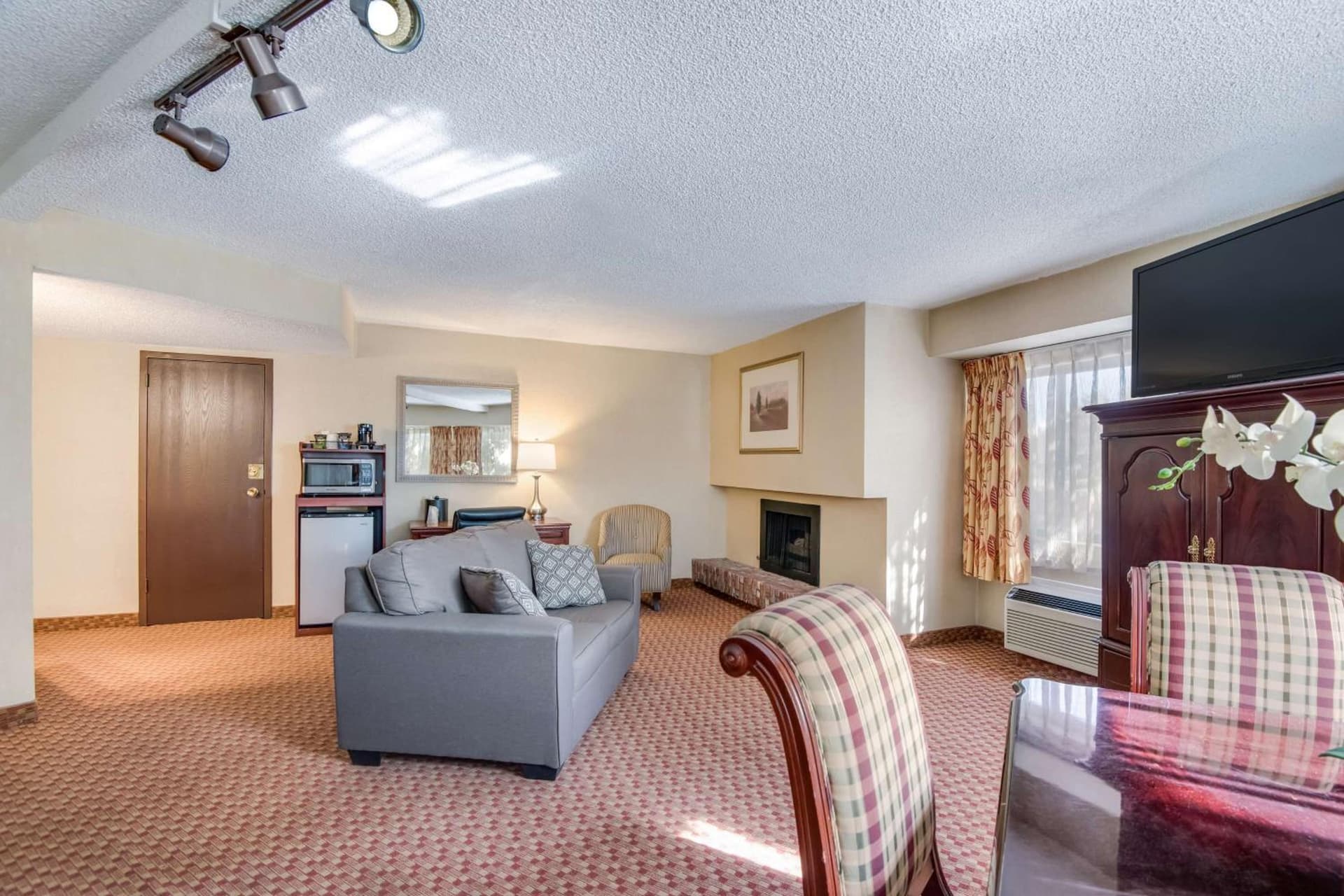 SureStay Plus Hotel by Best Western Reno Airport gallery photo in Reno, NV — image 36