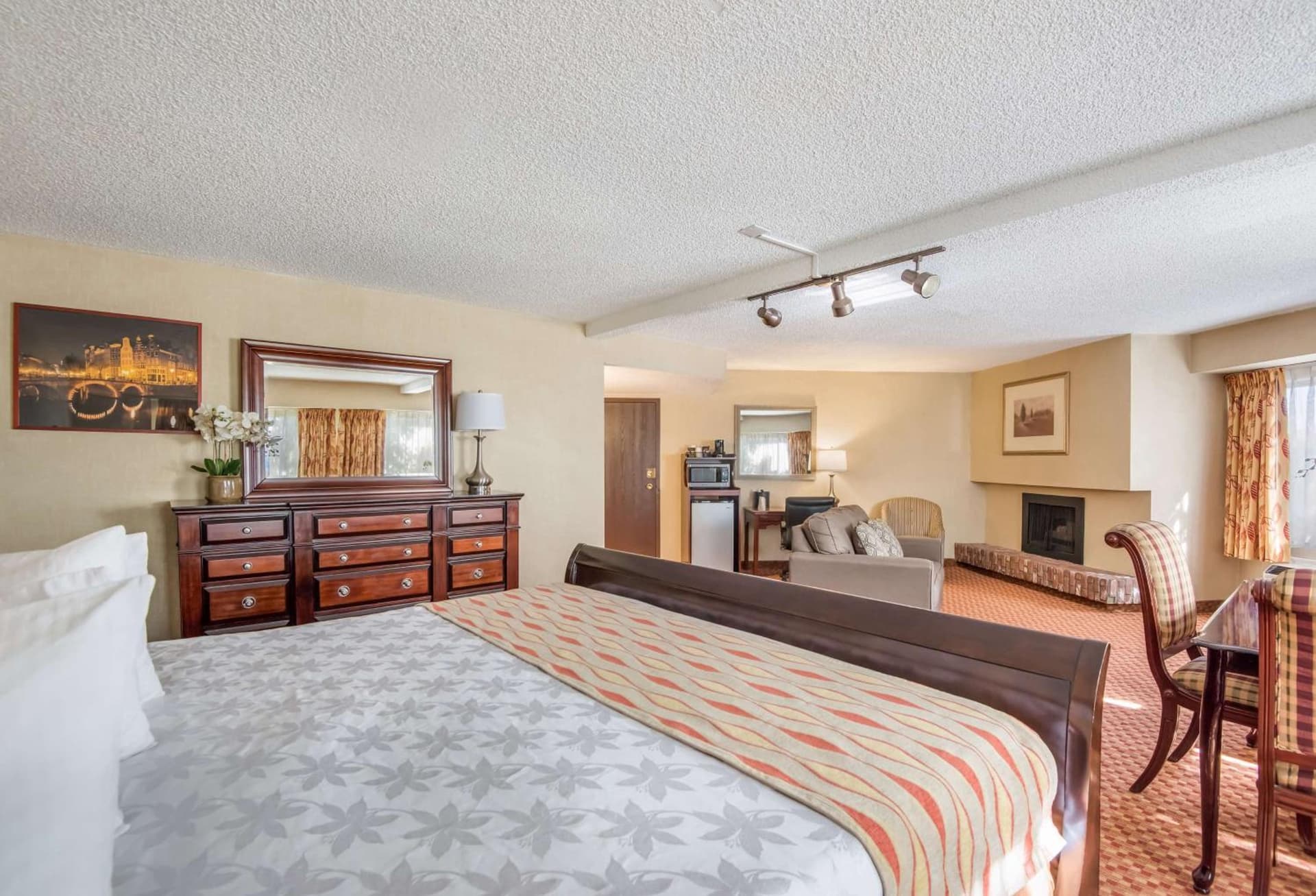 SureStay Plus Hotel by Best Western Reno Airport gallery photo in Reno, NV — image 8