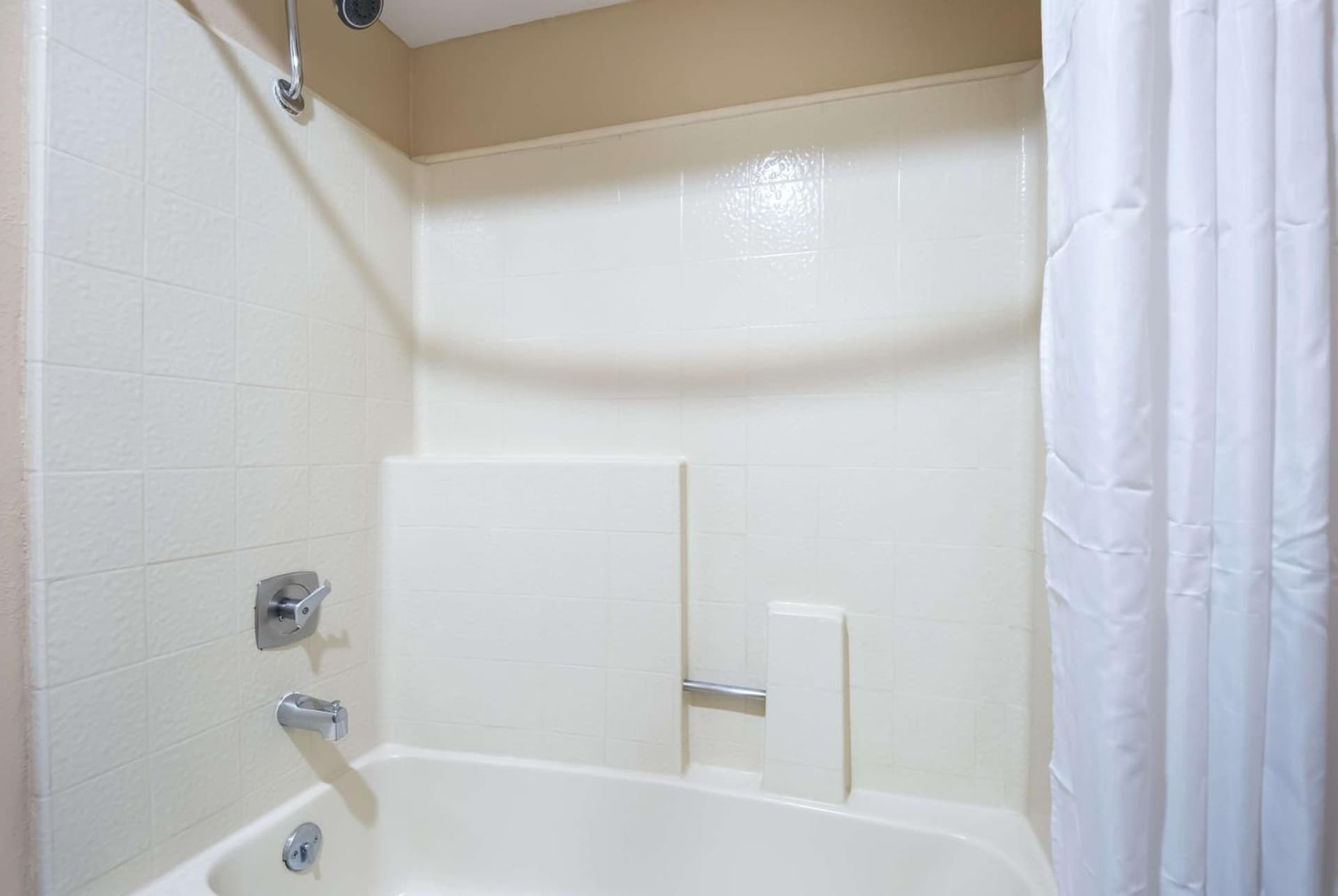 SureStay Plus Hotel by Best Western Reno Airport gallery photo in Reno, NV — image 12