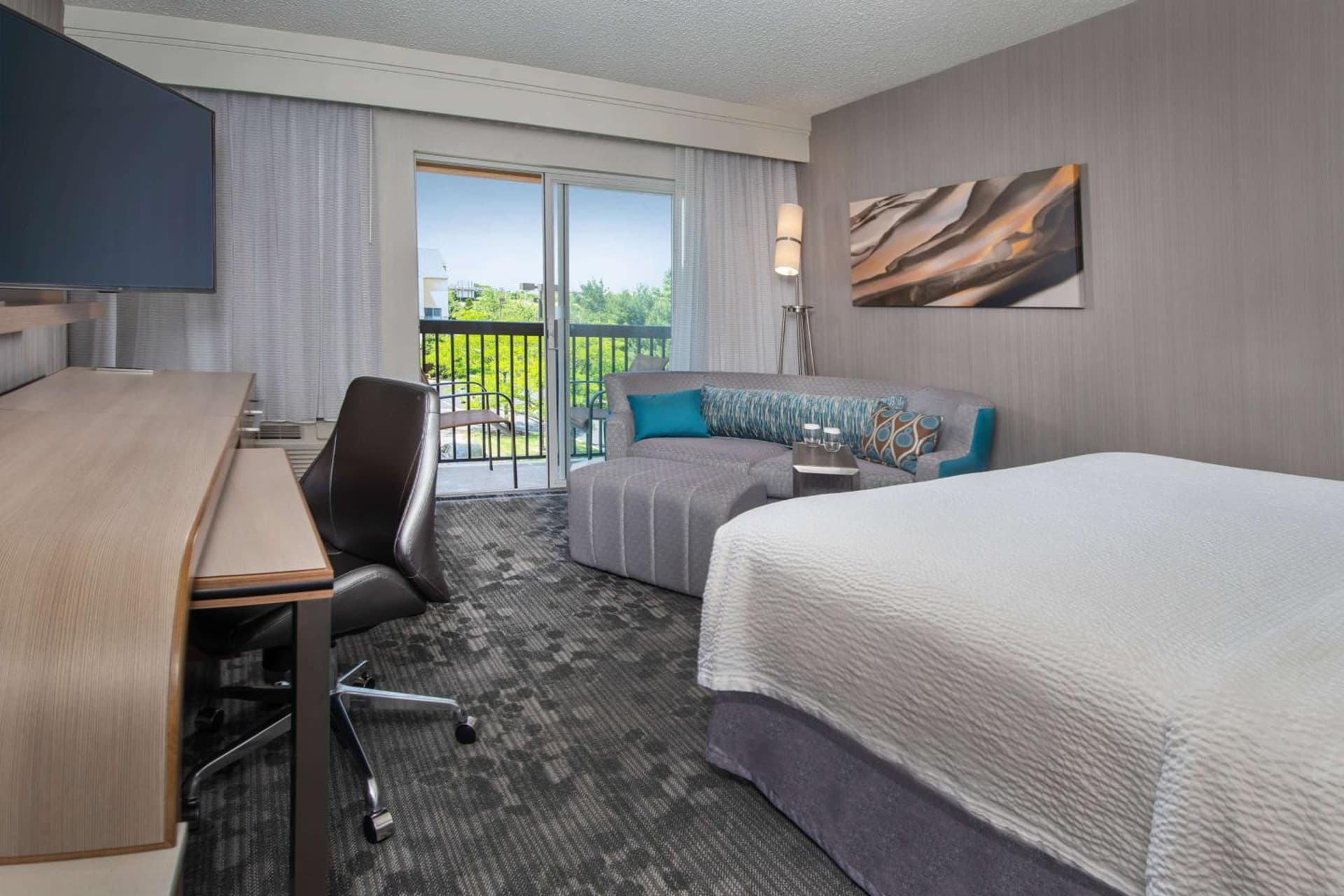 Comfort Inn & Suites Bethlehem Lehigh Valley Airport gallery photo in Allentown, PA — image 18
