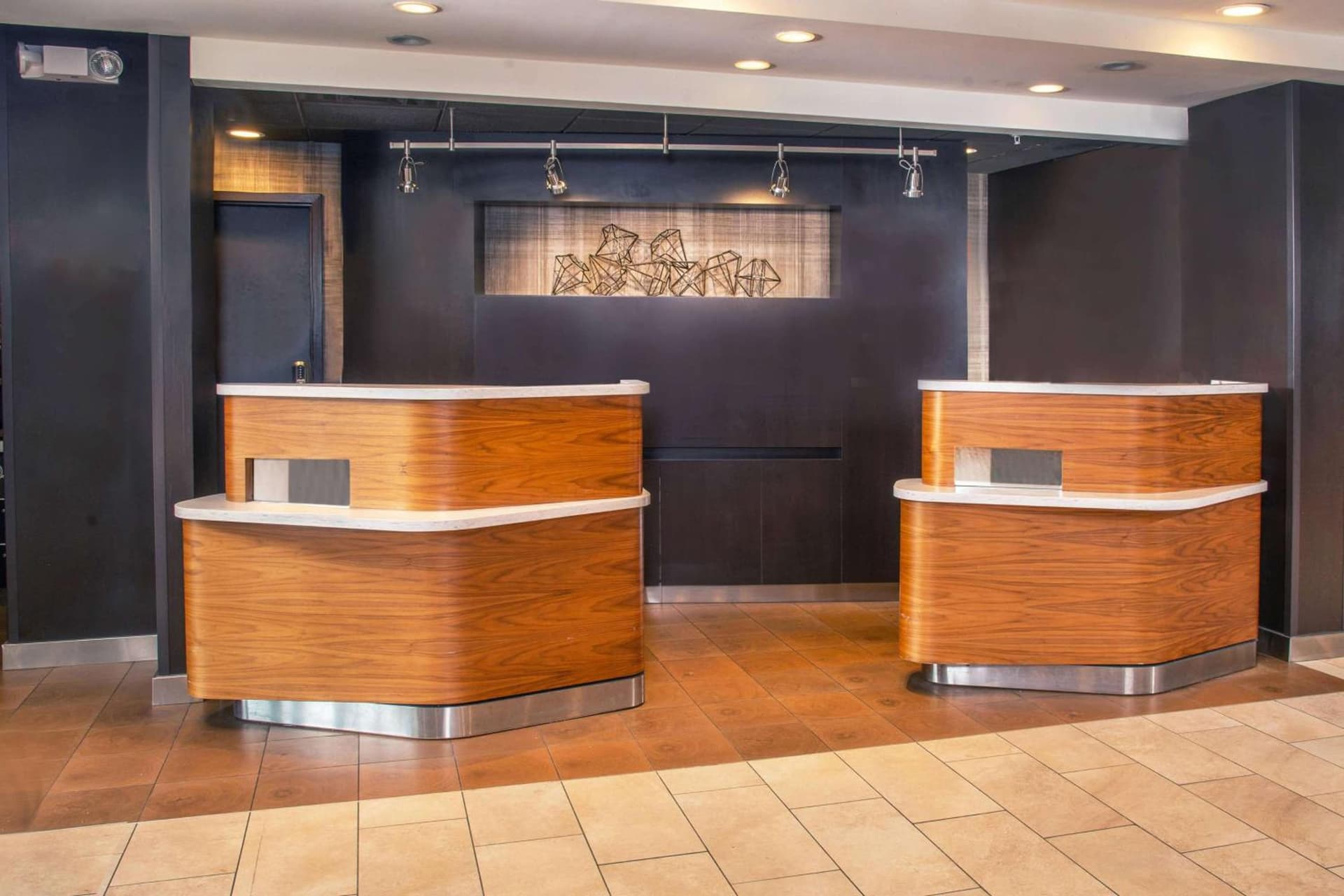 Comfort Inn & Suites Bethlehem Lehigh Valley Airport property views in Allentown, PA — gallery photo 3