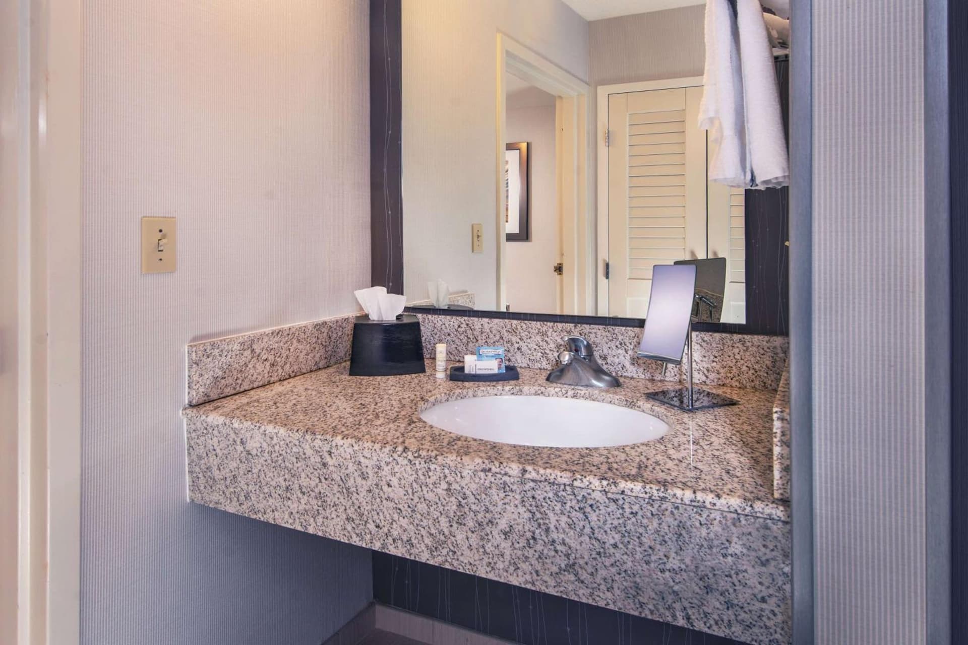 Comfort Inn & Suites Bethlehem Lehigh Valley Airport gallery photo in Allentown, PA — image 5