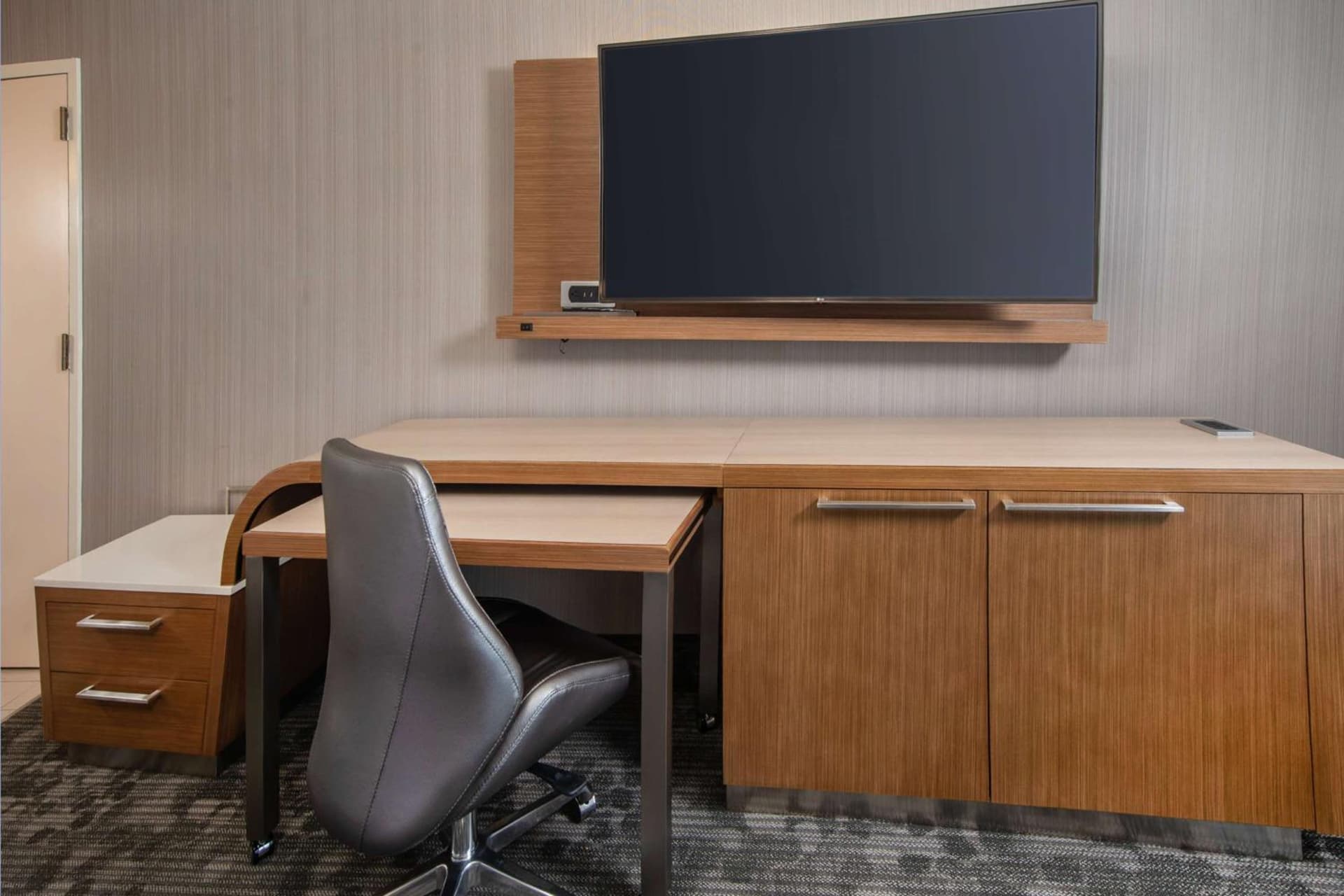 Comfort Inn & Suites Bethlehem Lehigh Valley Airport gallery photo in Allentown, PA — image 26