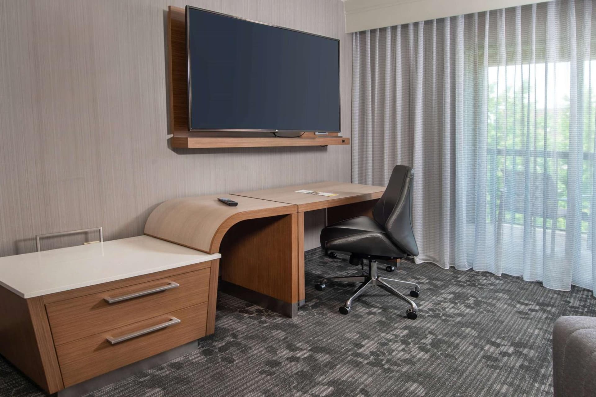 Comfort Inn & Suites Bethlehem Lehigh Valley Airport gallery photo in Allentown, PA — image 9