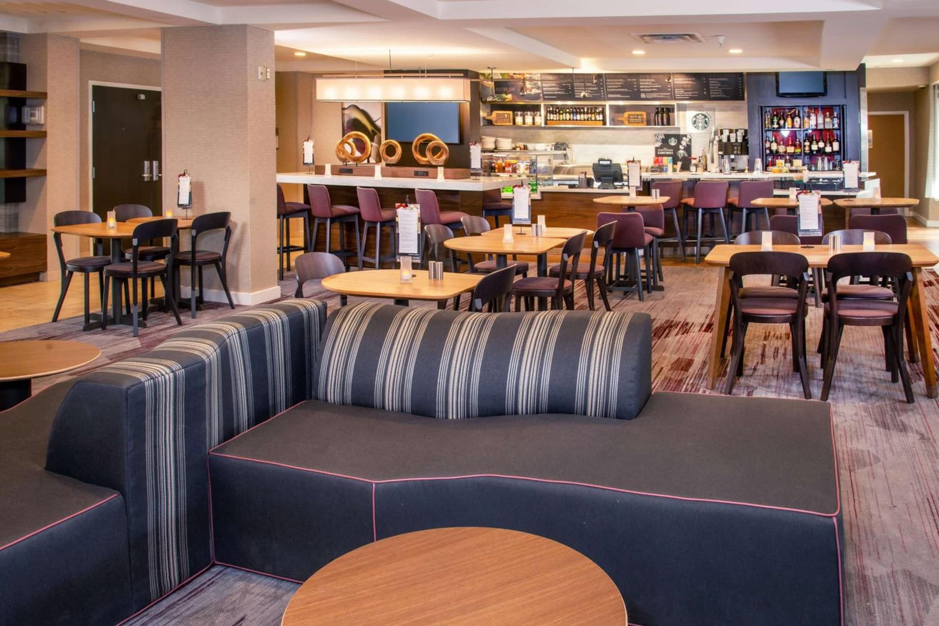 Comfort Inn & Suites Bethlehem Lehigh Valley Airport gallery photo in Allentown, PA — image 11