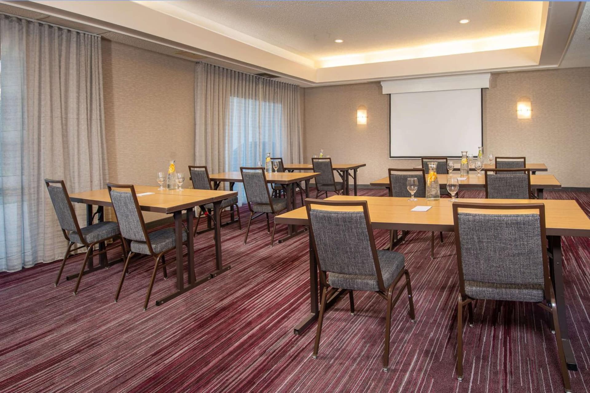 Comfort Inn & Suites Bethlehem Lehigh Valley Airport gallery photo in Allentown, PA — image 22