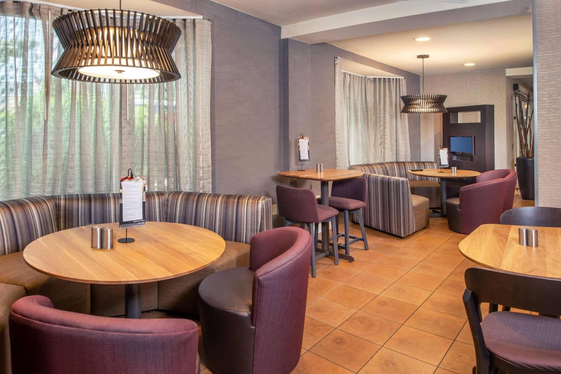 Comfort Inn & Suites Bethlehem Lehigh Valley Airport gallery photo in Allentown, PA — image 8