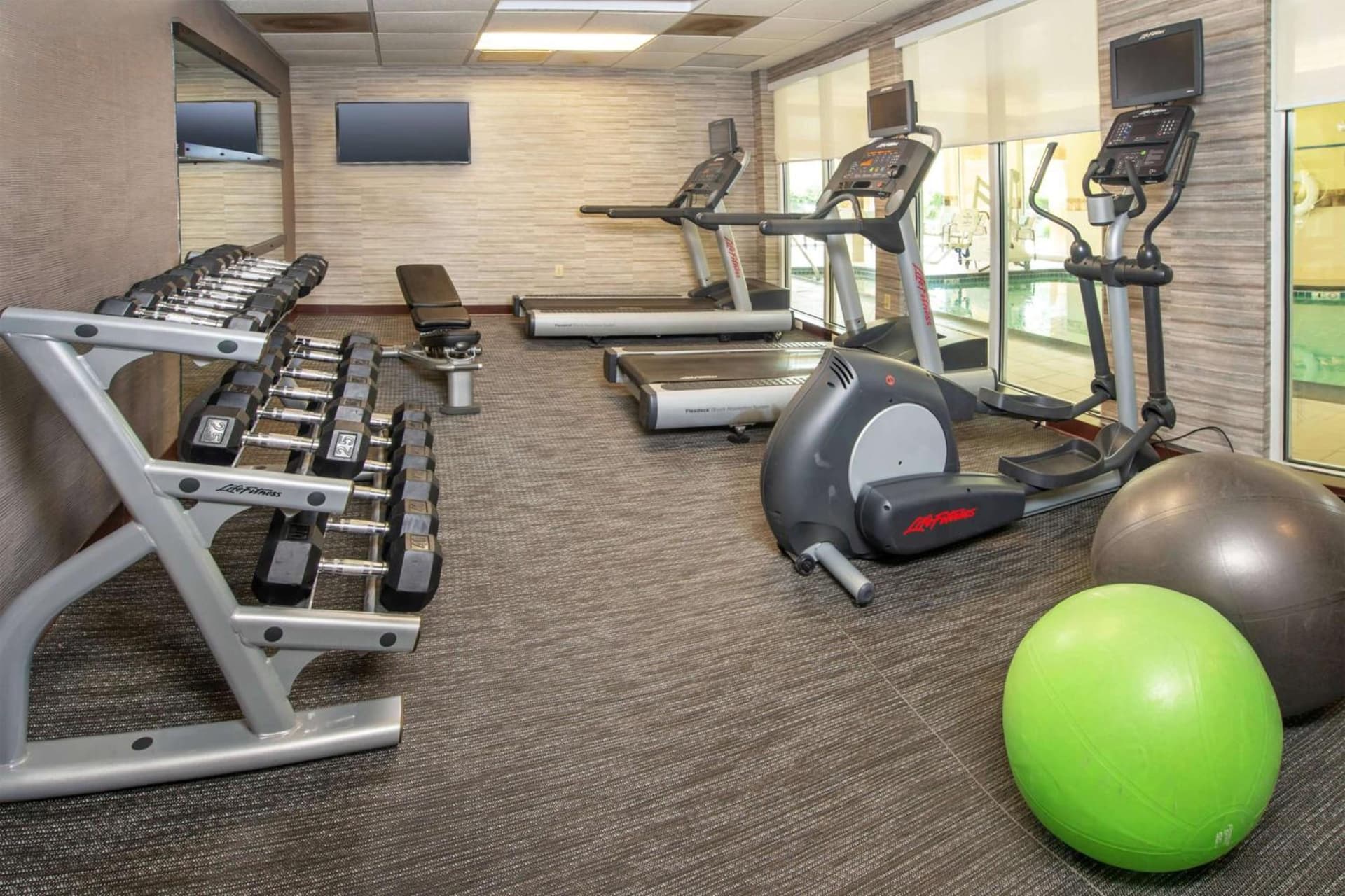 Comfort Inn & Suites Bethlehem Lehigh Valley Airport gallery photo in Allentown, PA — image 25