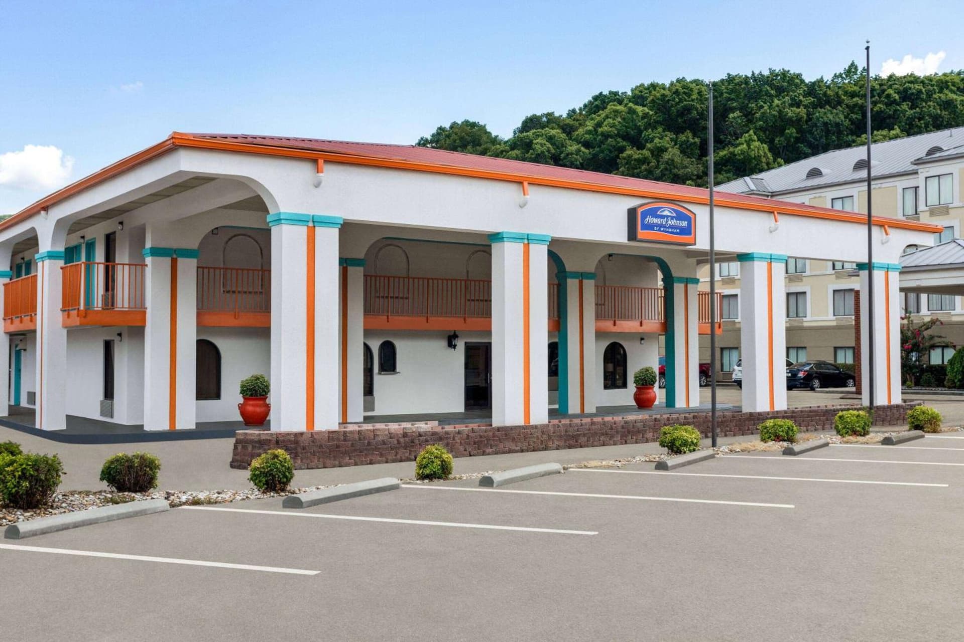 Howard Johnson by Wyndham Chattanooga Lookout Mountain I-24 featured exterior or lobby in Chattanooga, TN — similar hotel