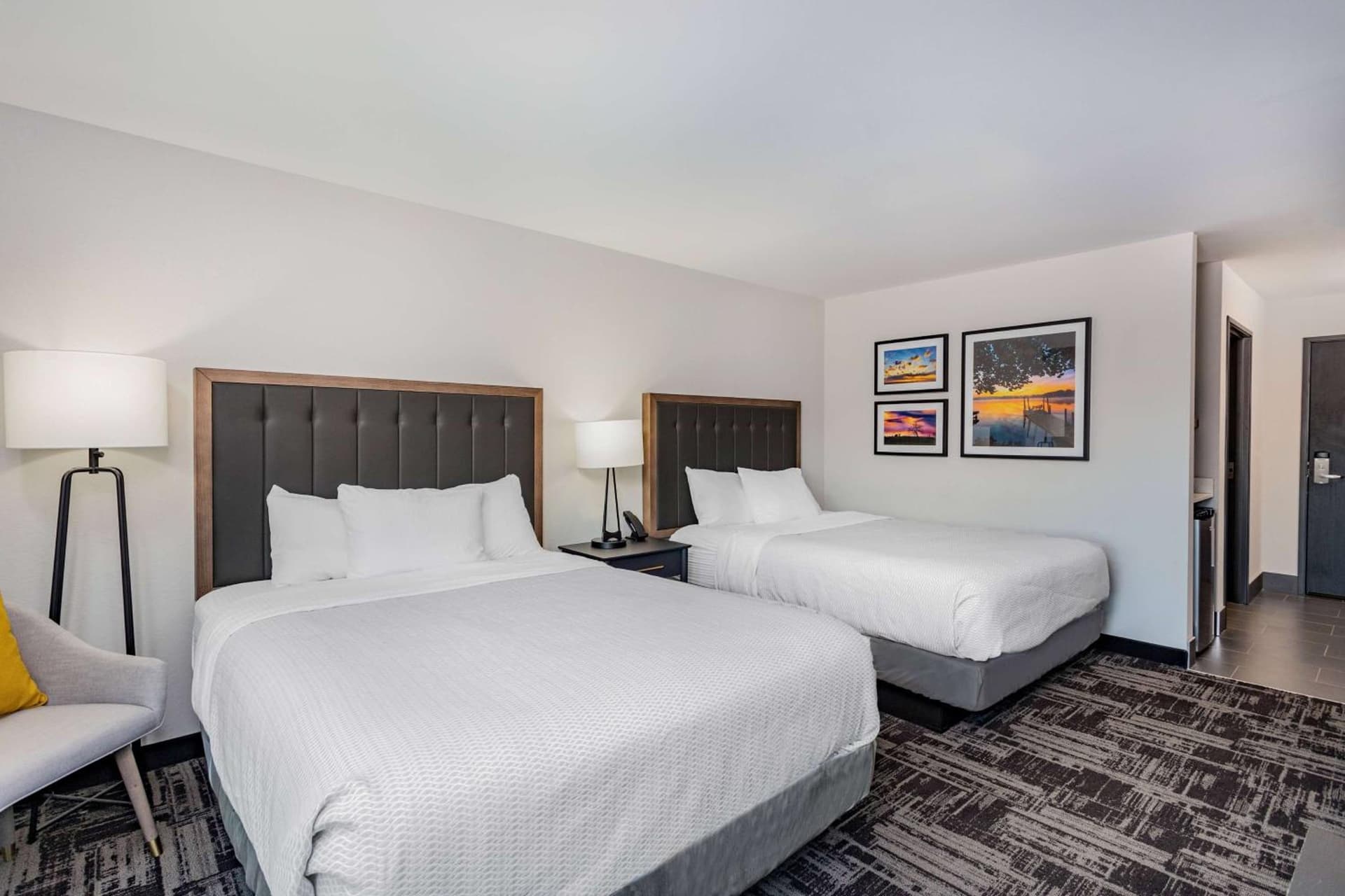 LaQuinta Suites by Wyndham South Bend Notre Dame Area gallery photo in South Bend, IN — image 45