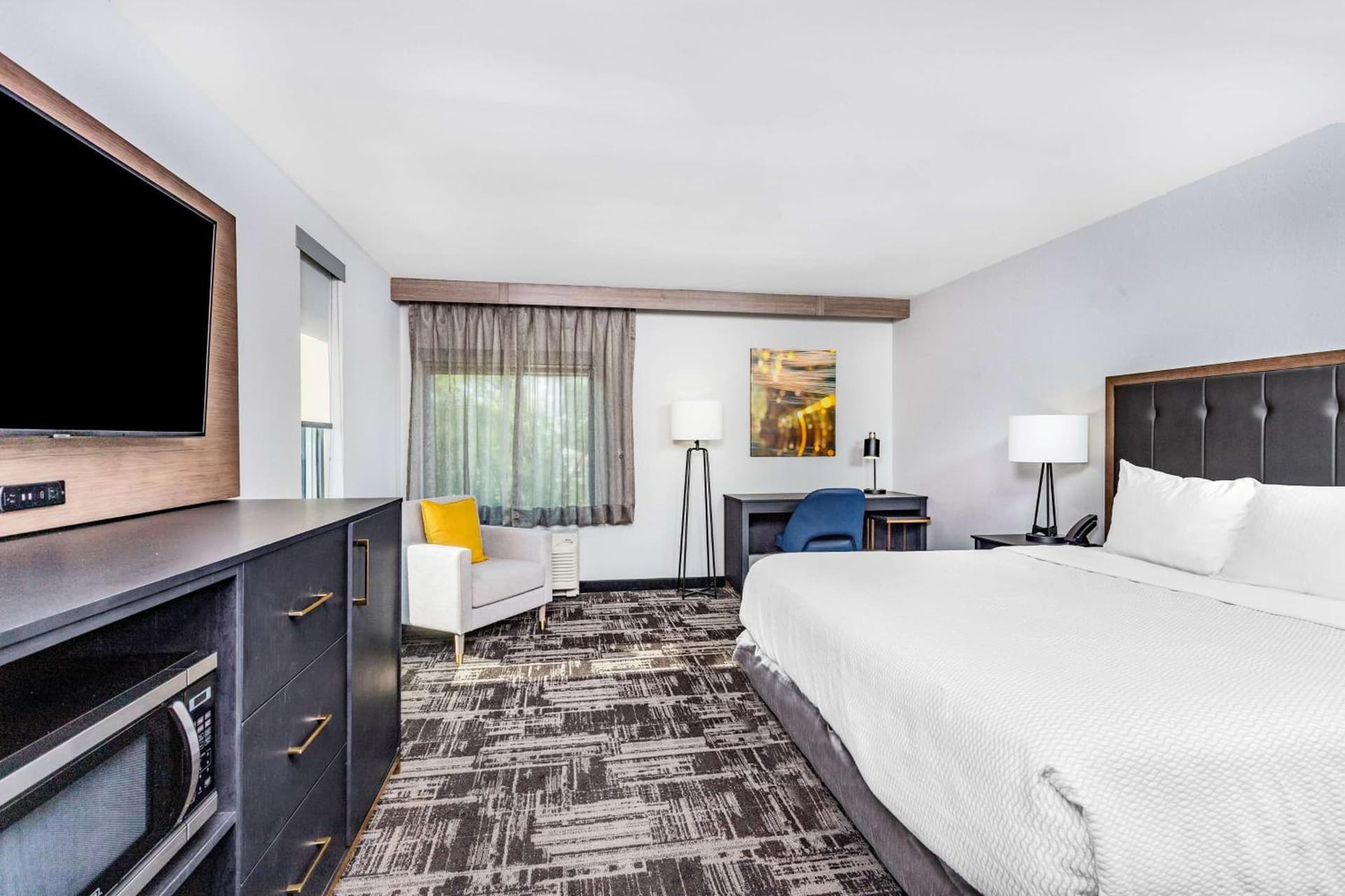 LaQuinta Suites by Wyndham South Bend Notre Dame Area gallery photo in South Bend, IN — image 46