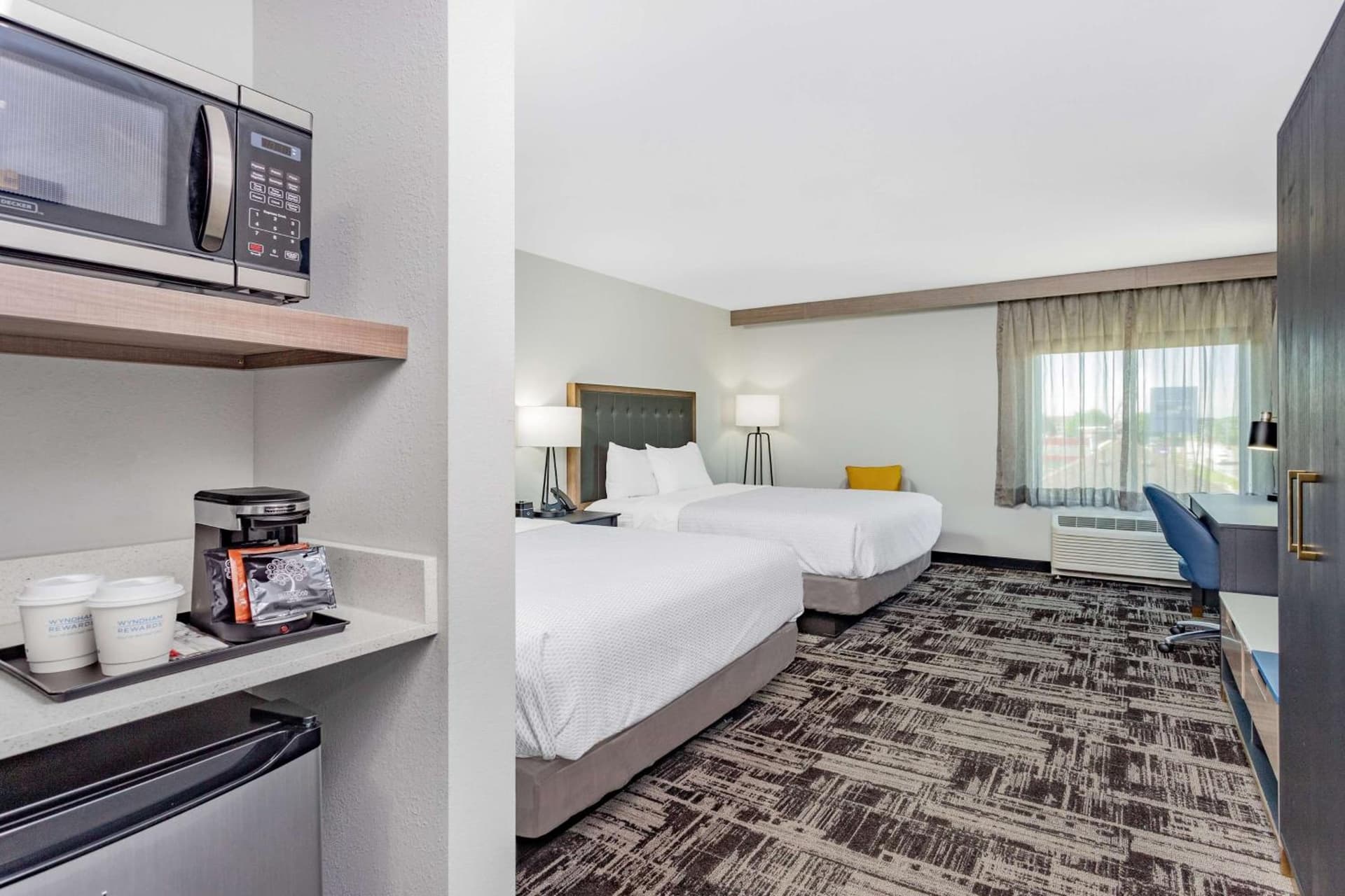 LaQuinta Suites by Wyndham South Bend Notre Dame Area gallery photo in South Bend, IN — image 15