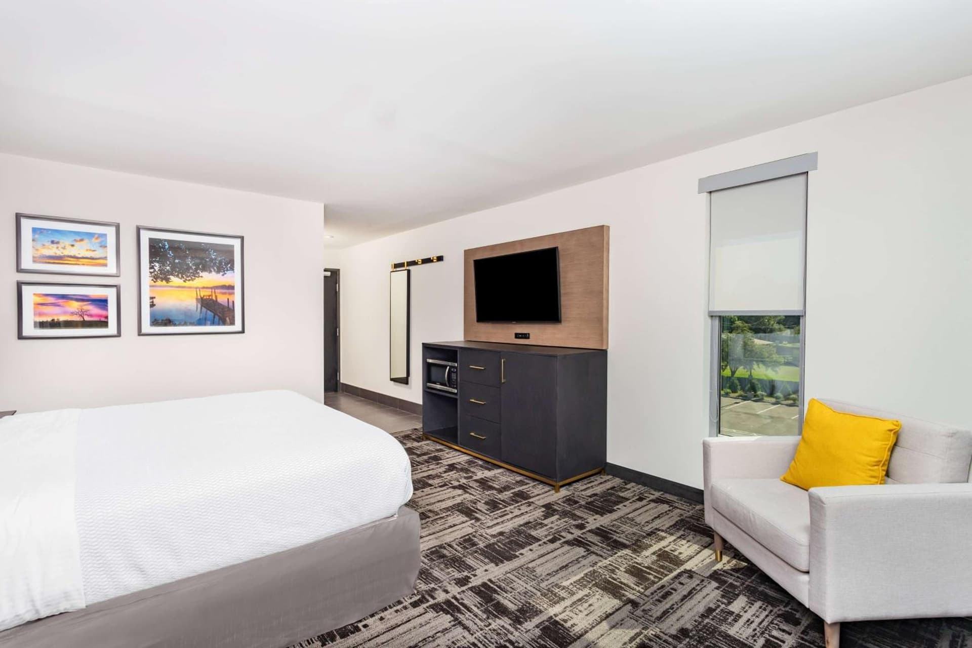 LaQuinta Suites by Wyndham South Bend Notre Dame Area gallery photo in South Bend, IN — image 22