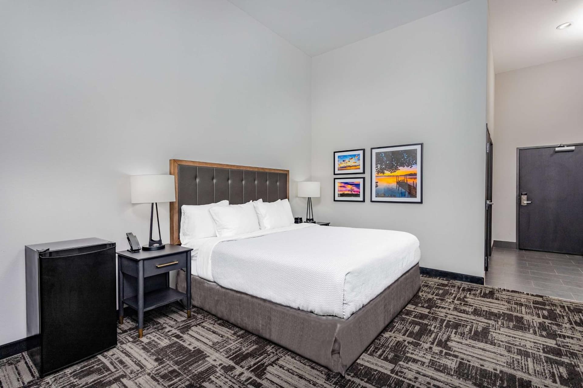 LaQuinta Suites by Wyndham South Bend Notre Dame Area gallery photo in South Bend, IN — image 48