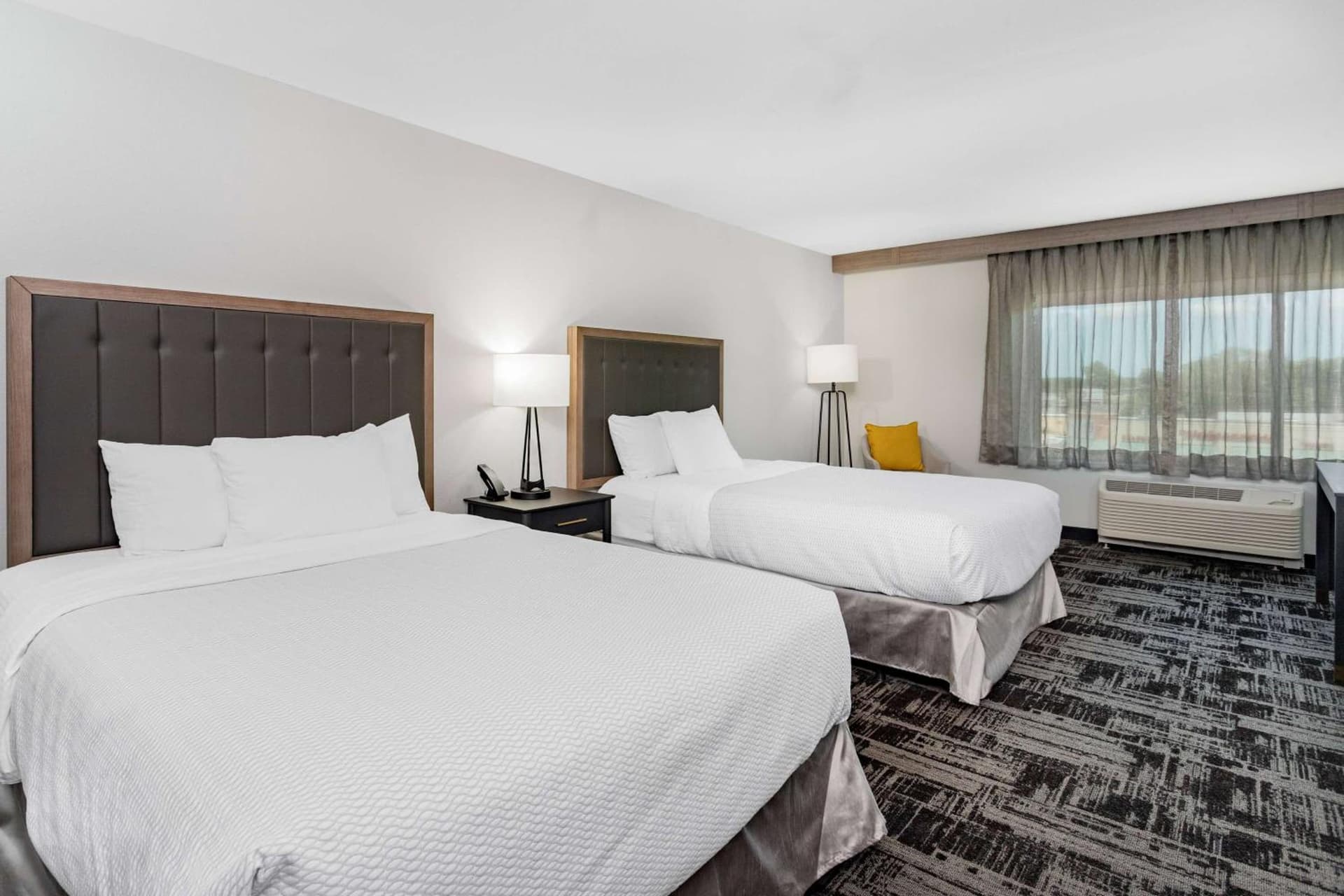 LaQuinta Suites by Wyndham South Bend Notre Dame Area gallery photo in South Bend, IN — image 13