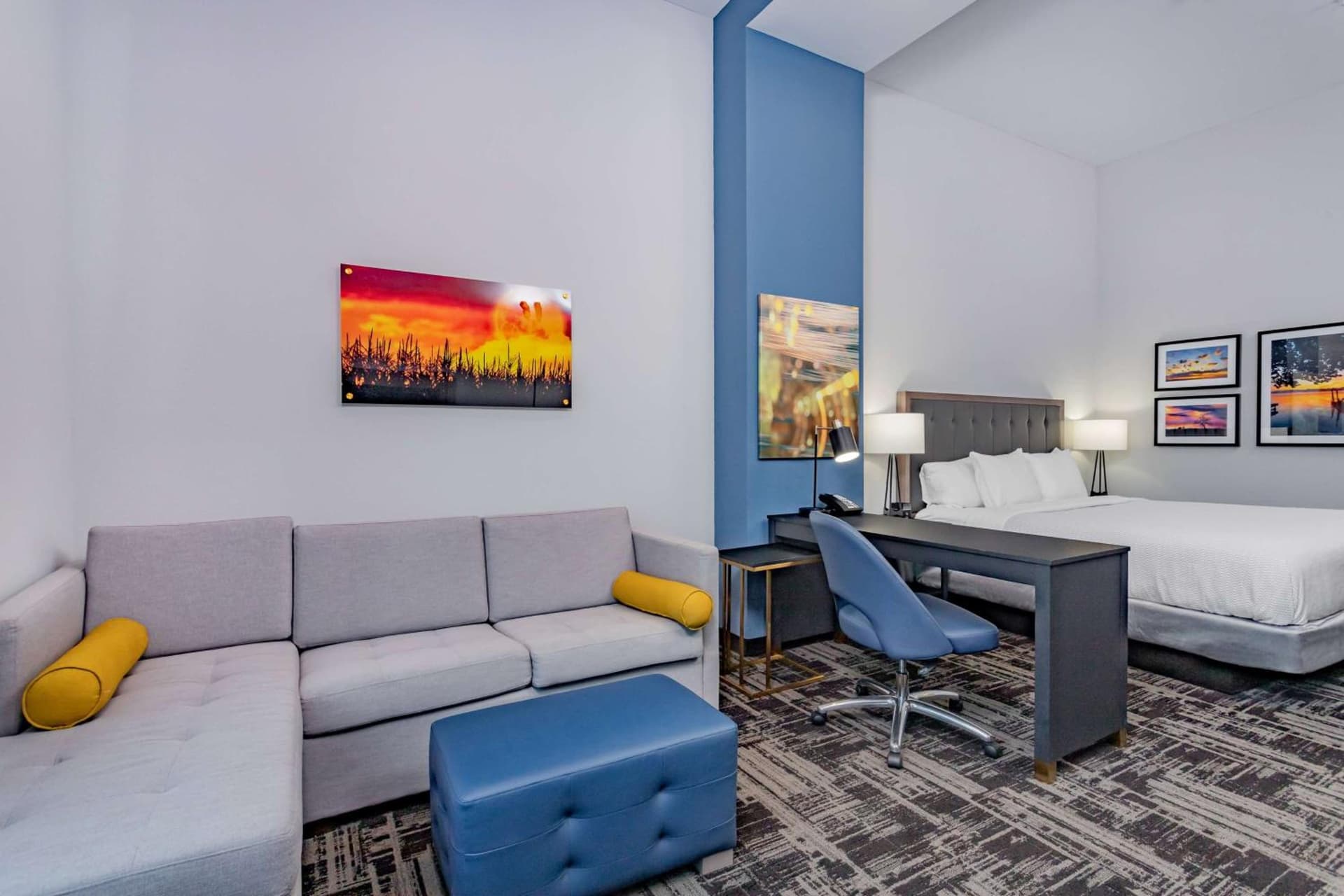 LaQuinta Suites by Wyndham South Bend Notre Dame Area gallery photo in South Bend, IN — image 18