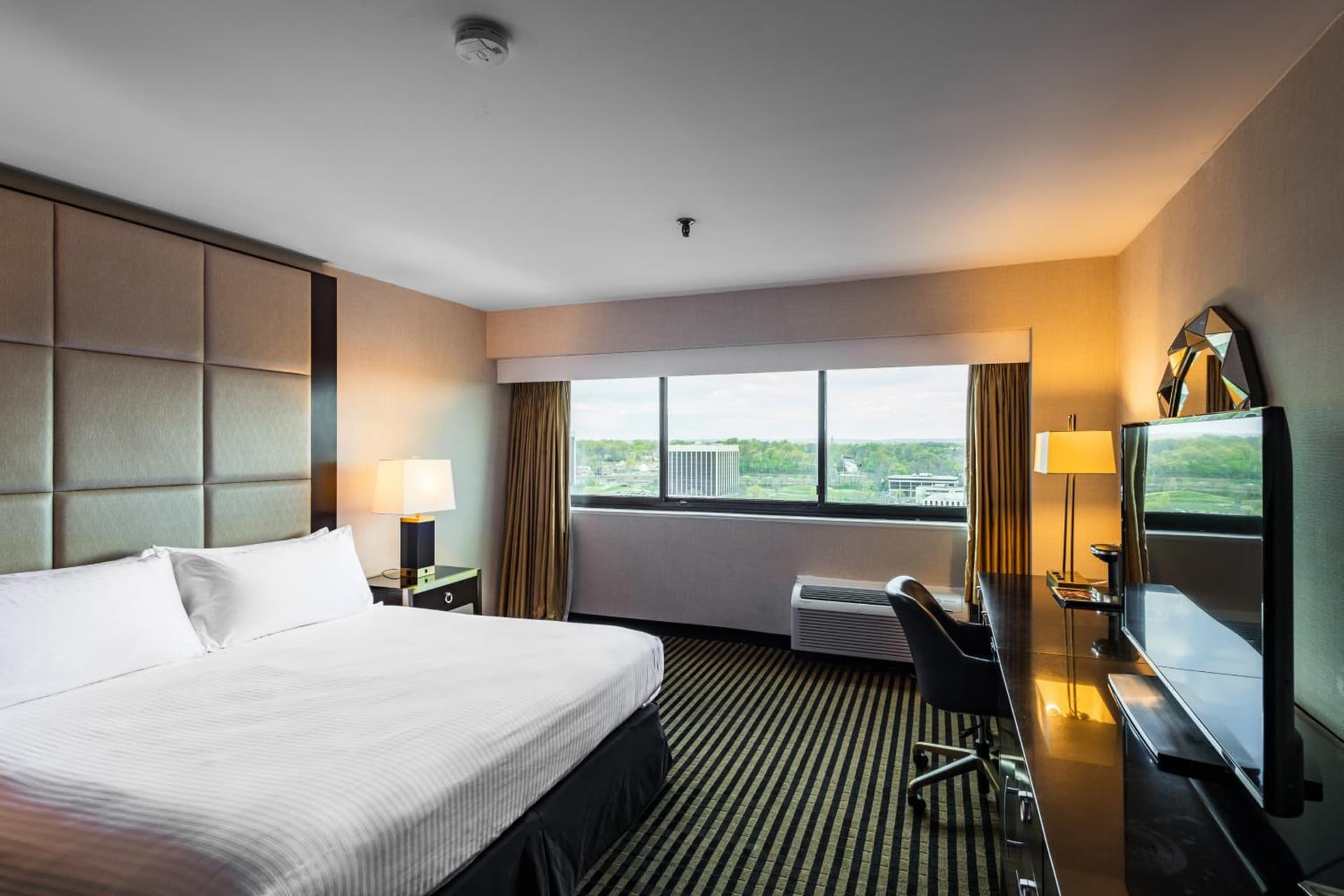 APA Hotel Woodbridge gallery photo in Iselin, NJ — image 18