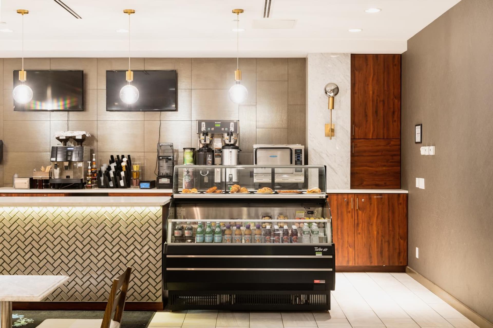 APA Hotel Woodbridge gallery photo in Iselin, NJ — image 14