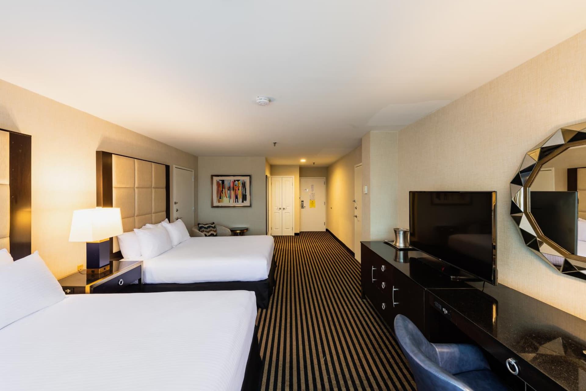 APA Hotel Woodbridge interior in Iselin, NJ — gallery photo 2