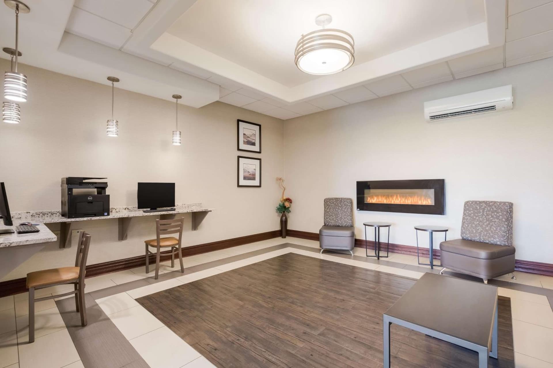 Best Western Northwest Indiana Inn interior in Hammond, IN — gallery photo 2