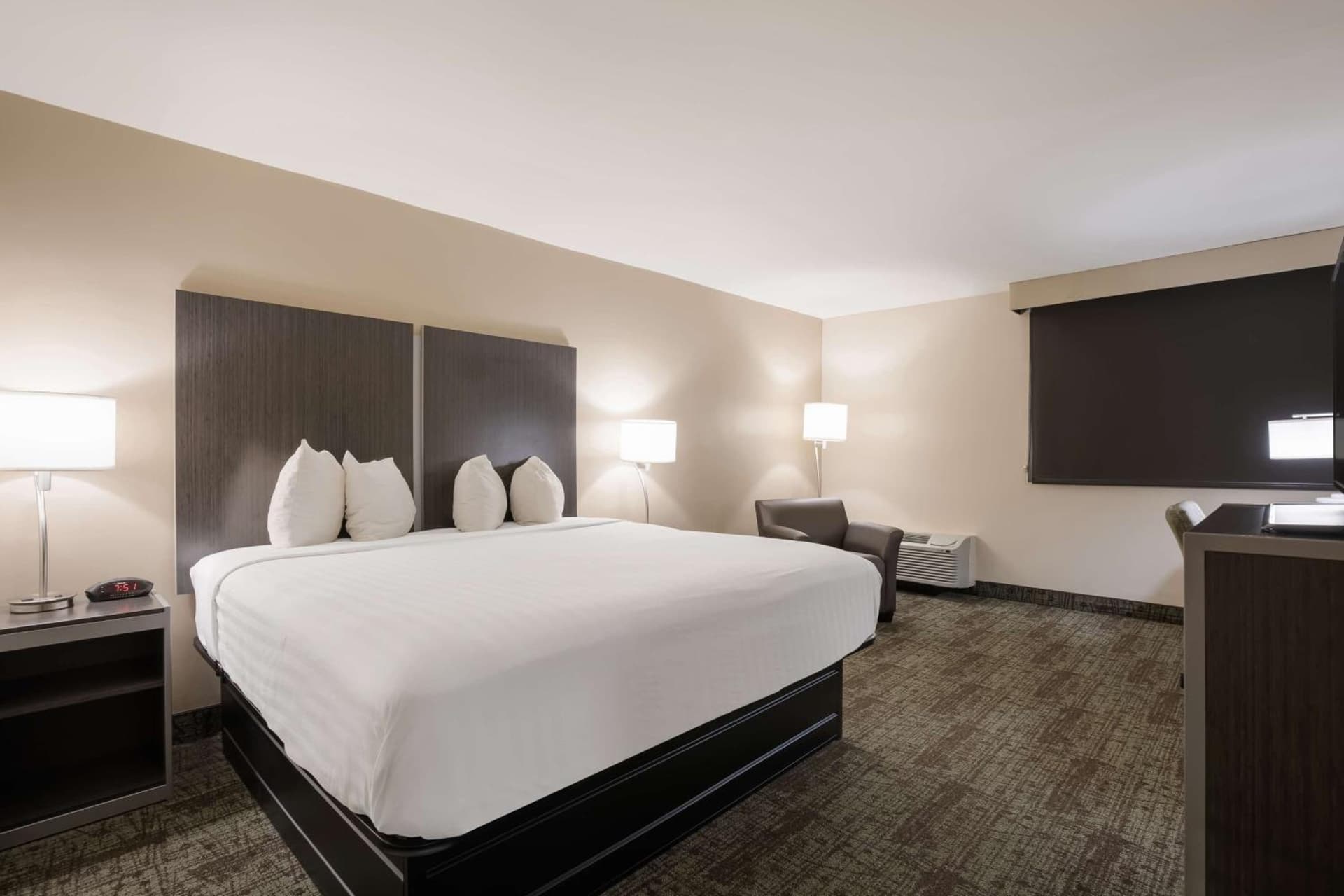 Best Western Northwest Indiana Inn interior in Hammond, IN — gallery photo 2