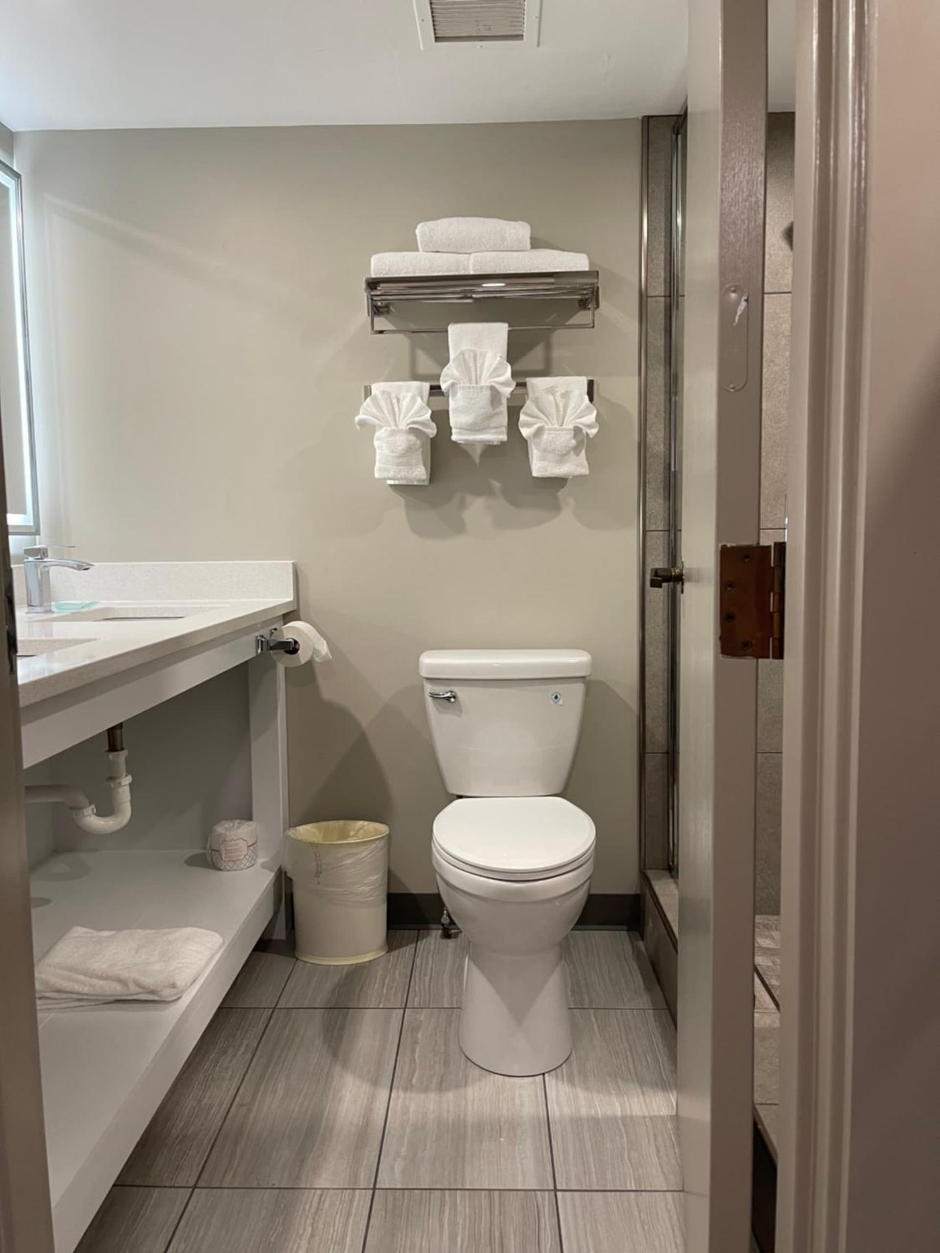 Chateau Hotel and Conference Center gallery photo in Bloomington, IL — image 20