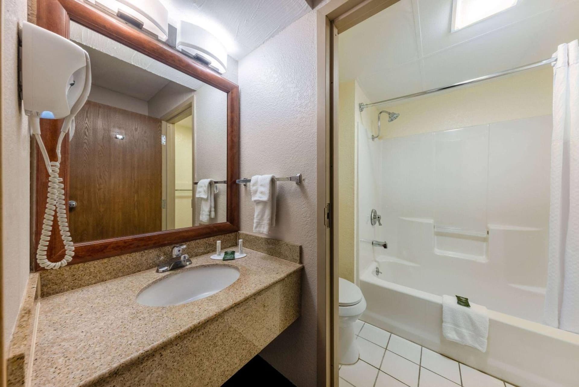 Baymont by Wyndham Springfield South Hwy 65 gallery photo in Springfield, MO — image 11
