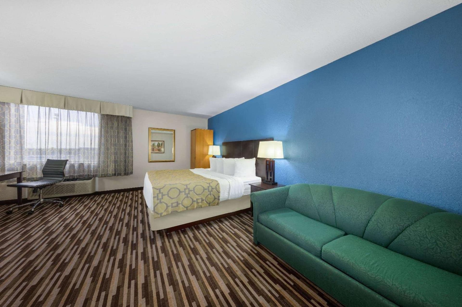Baymont by Wyndham Springfield South Hwy 65 interior in Springfield, MO — gallery photo 2