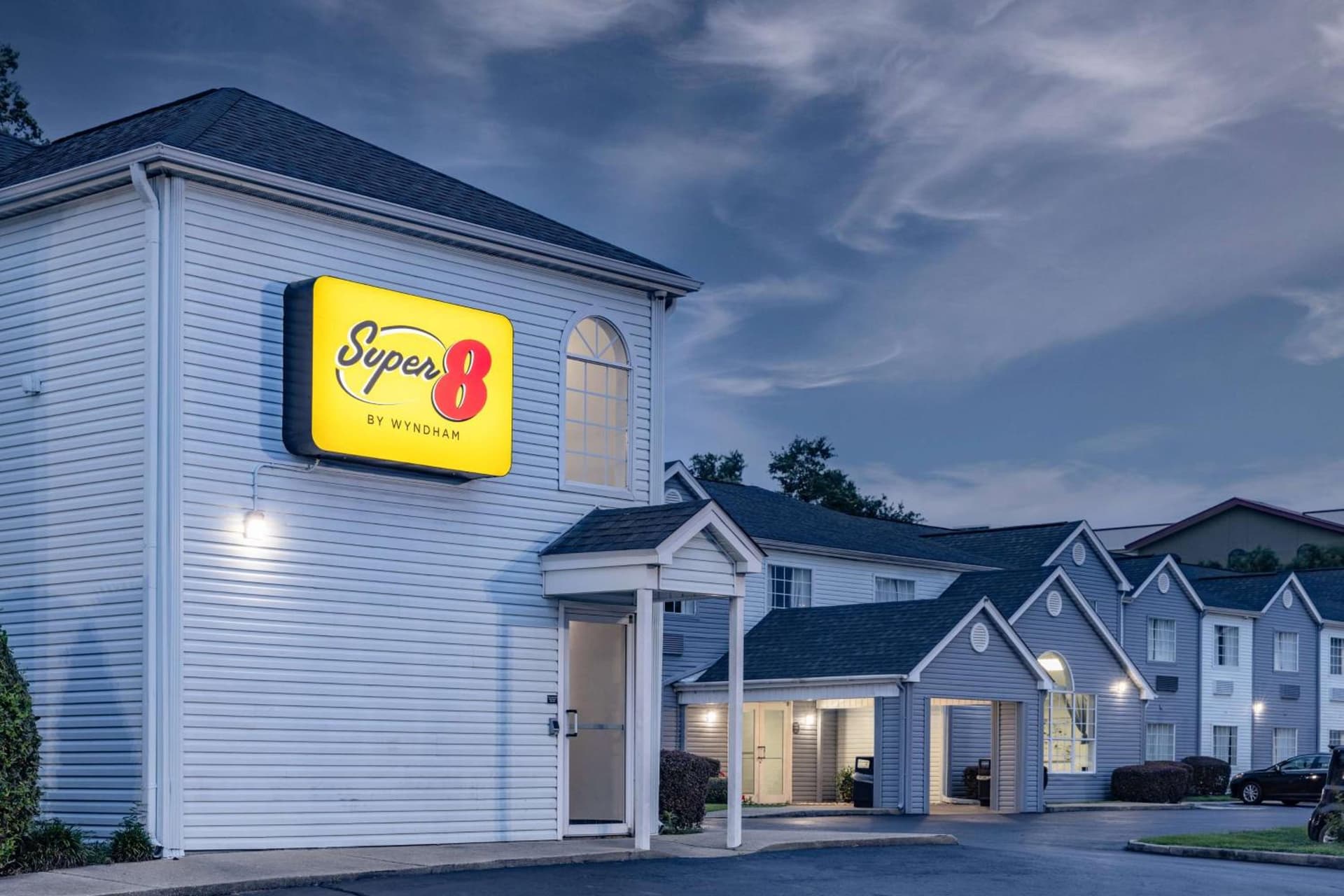 Super 8 by Wyndham Pensacola interior in Pensacola, FL — gallery photo 2