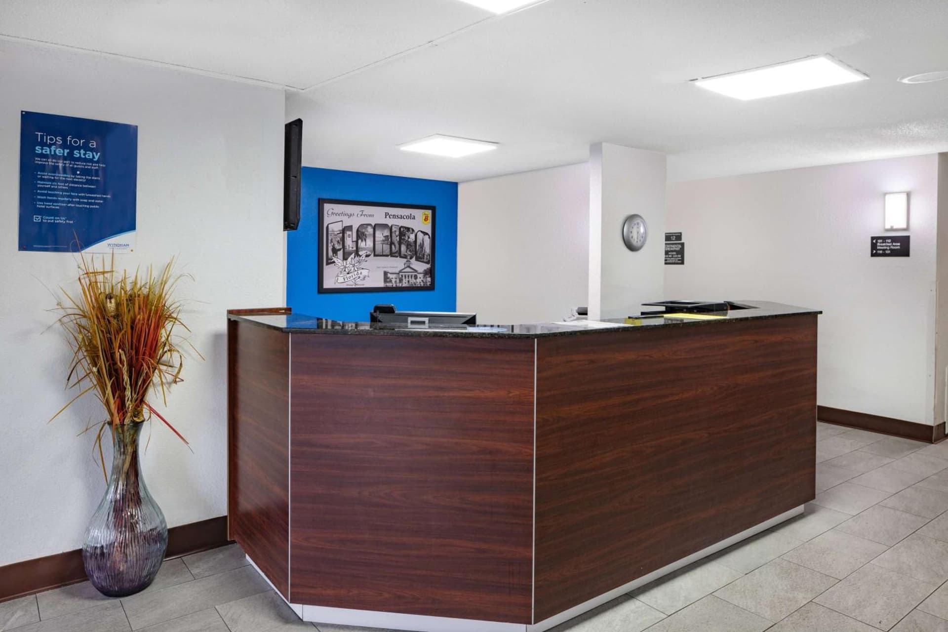 Super 8 by Wyndham Pensacola gallery photo in Pensacola, FL — image 31