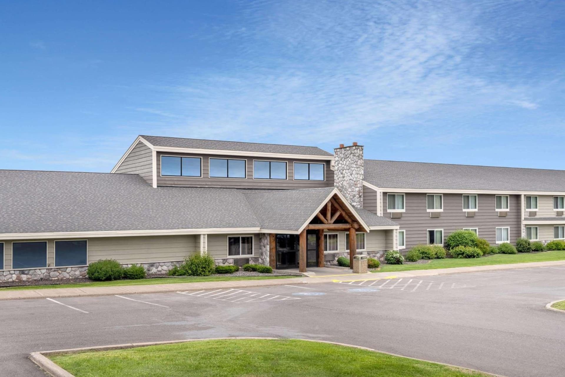 AmericInn by Wyndham Two Harbors Near Lake Superior interior in Two Harbors, MN — gallery photo 2