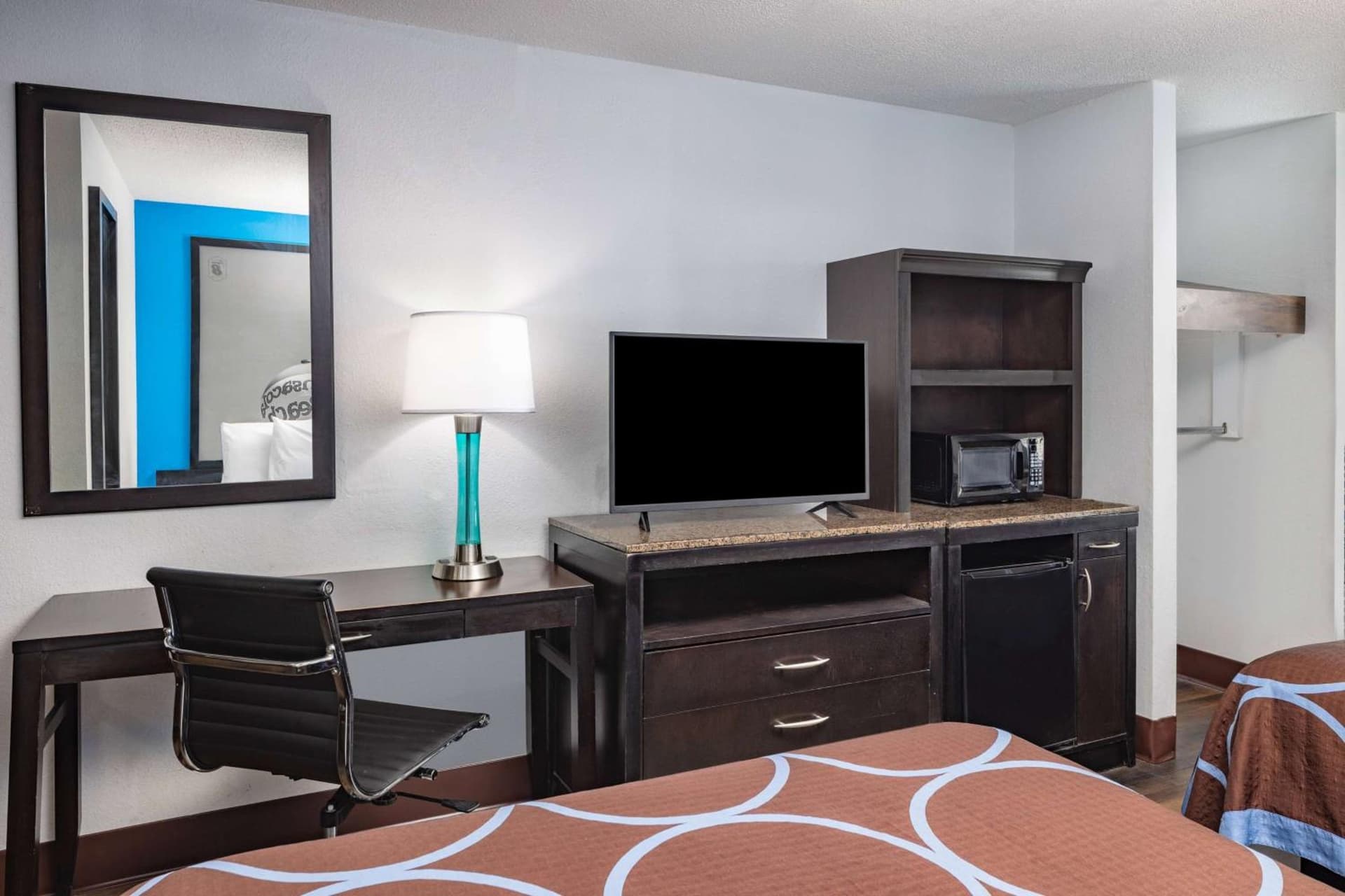 Super 8 by Wyndham Pensacola gallery photo in Pensacola, FL — image 10