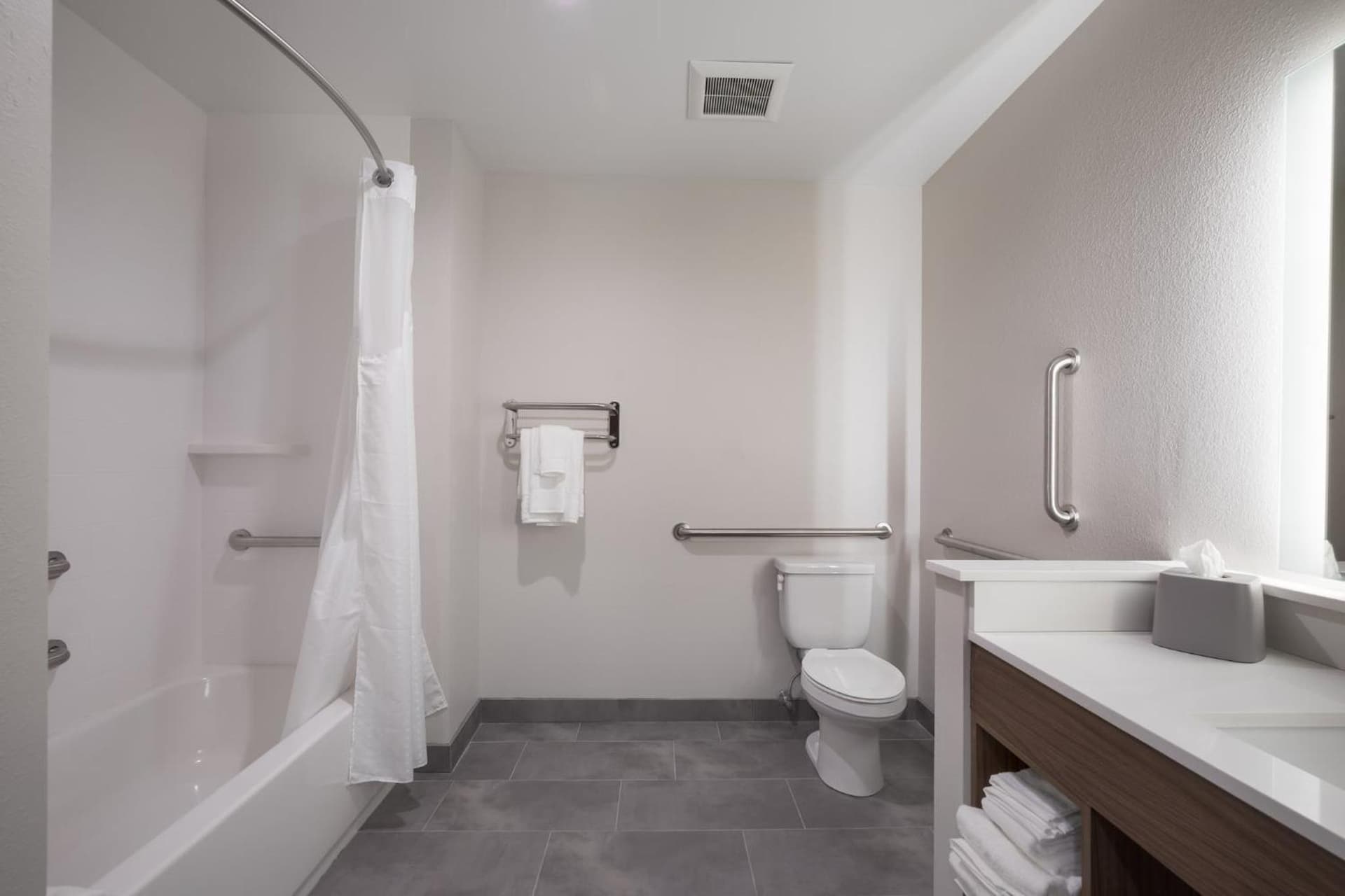 Holiday Inn Express & Suites Chicago - Hoffman Estates by IHG gallery photo in Hoffman Estates, IL — image 47