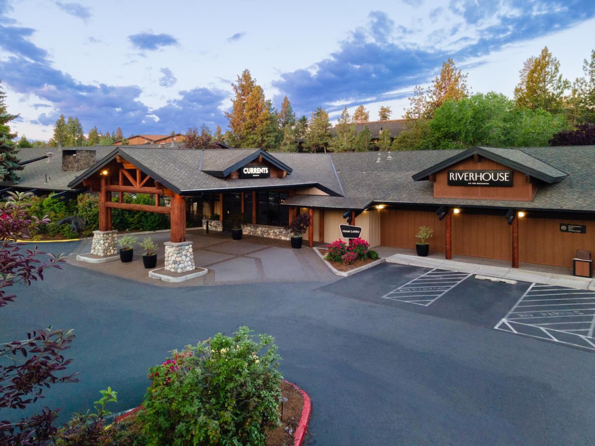 Riverhouse Lodge interior in Bend, OR — gallery photo 2
